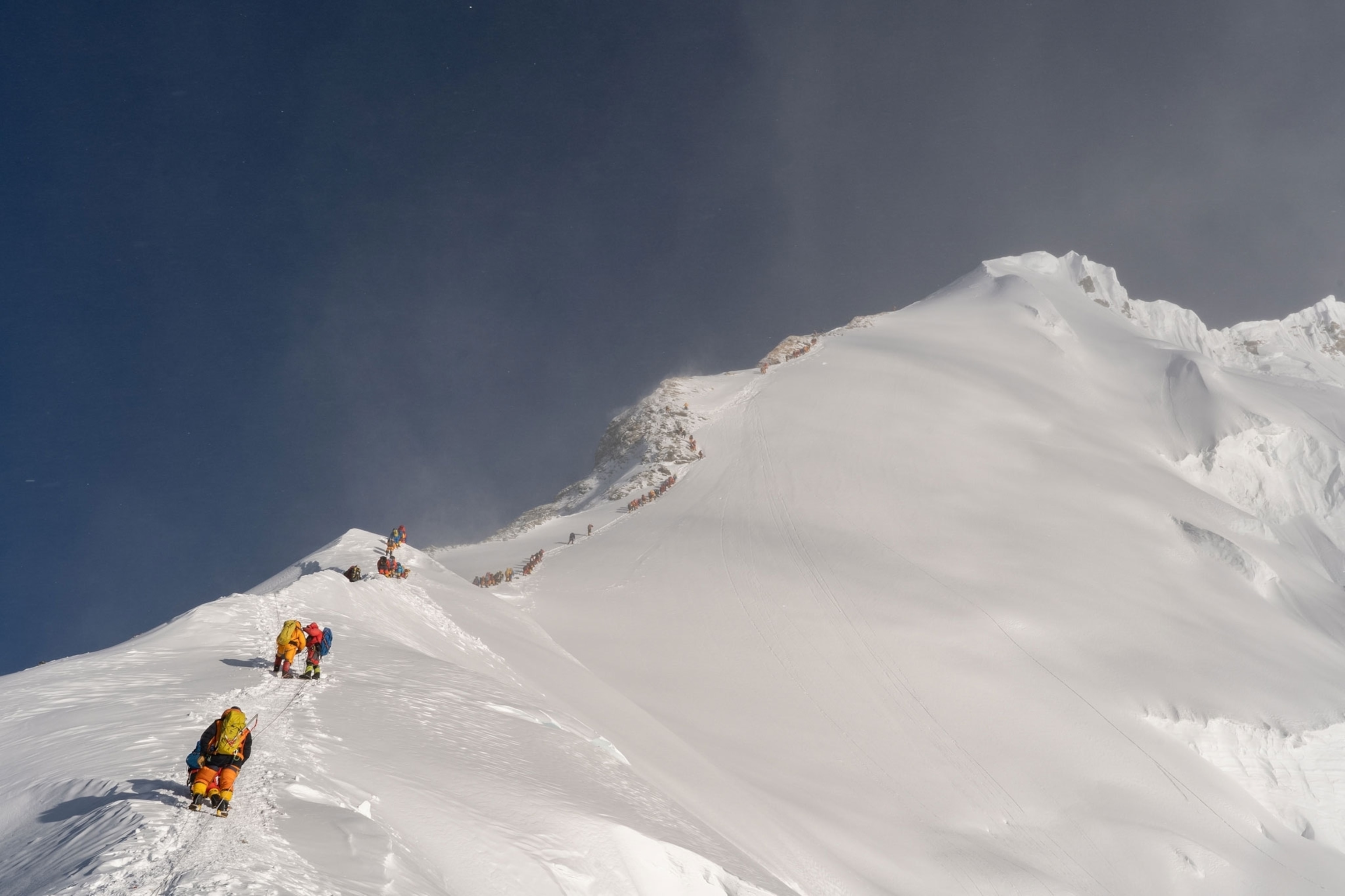 climbers heading to the peak of everest in 2019