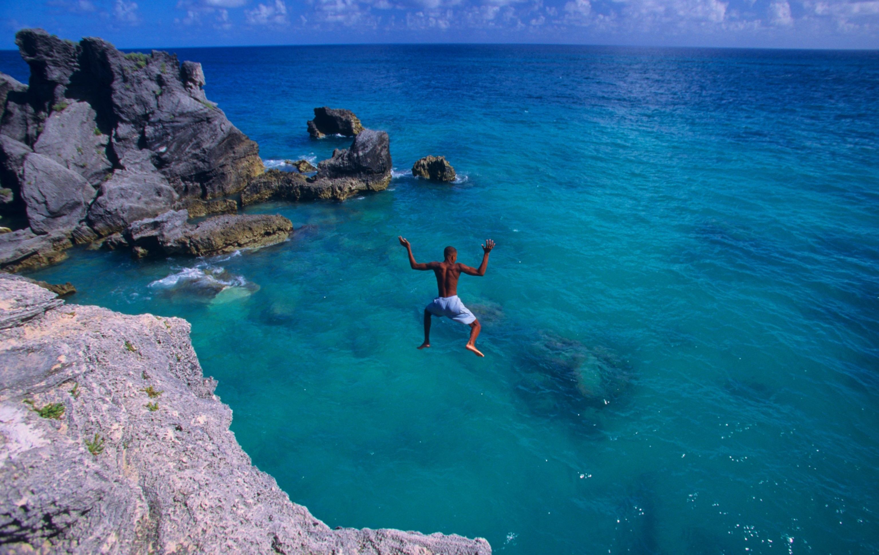 cliff jumping in Bermuda