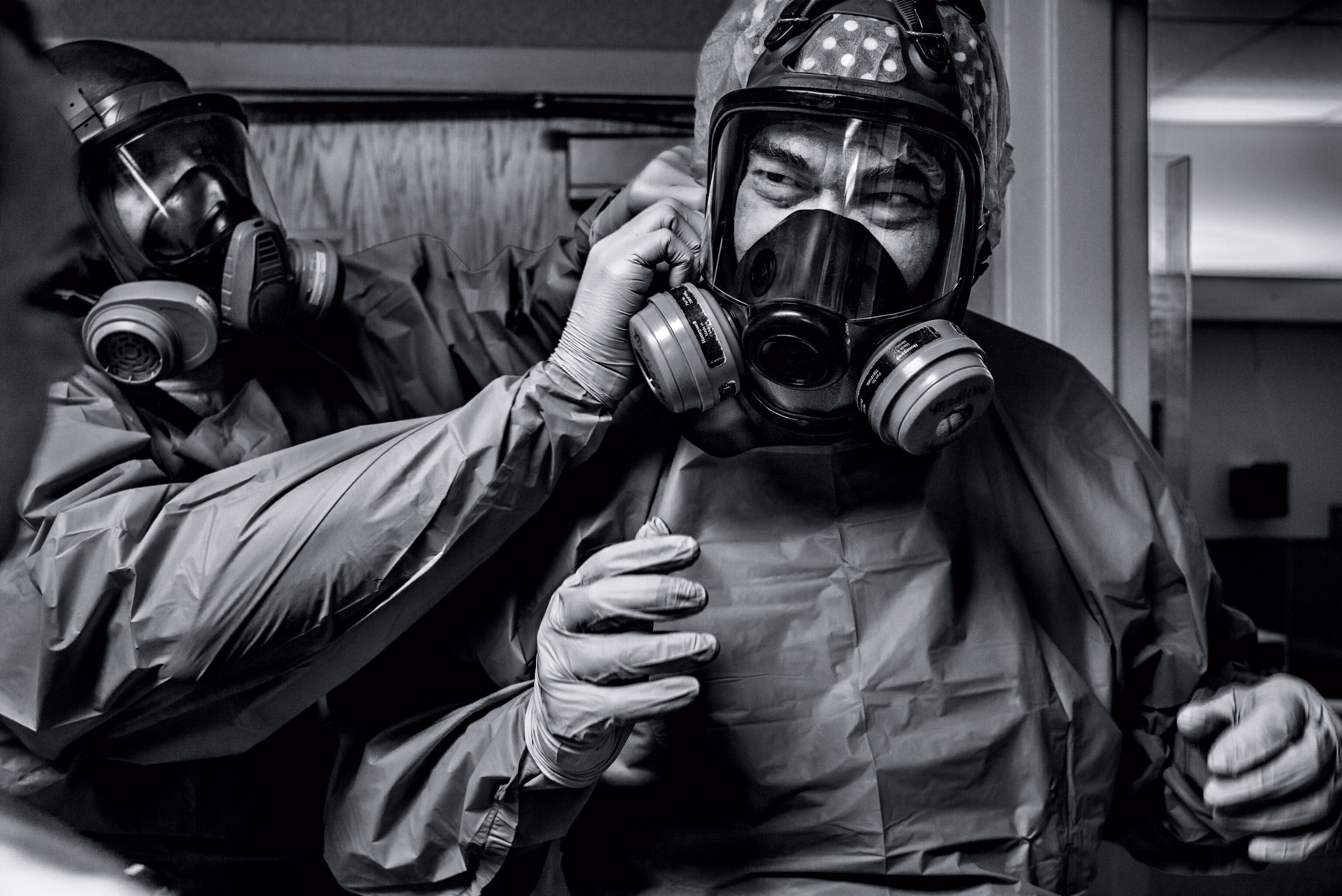 A doctor is fitted with a mask.