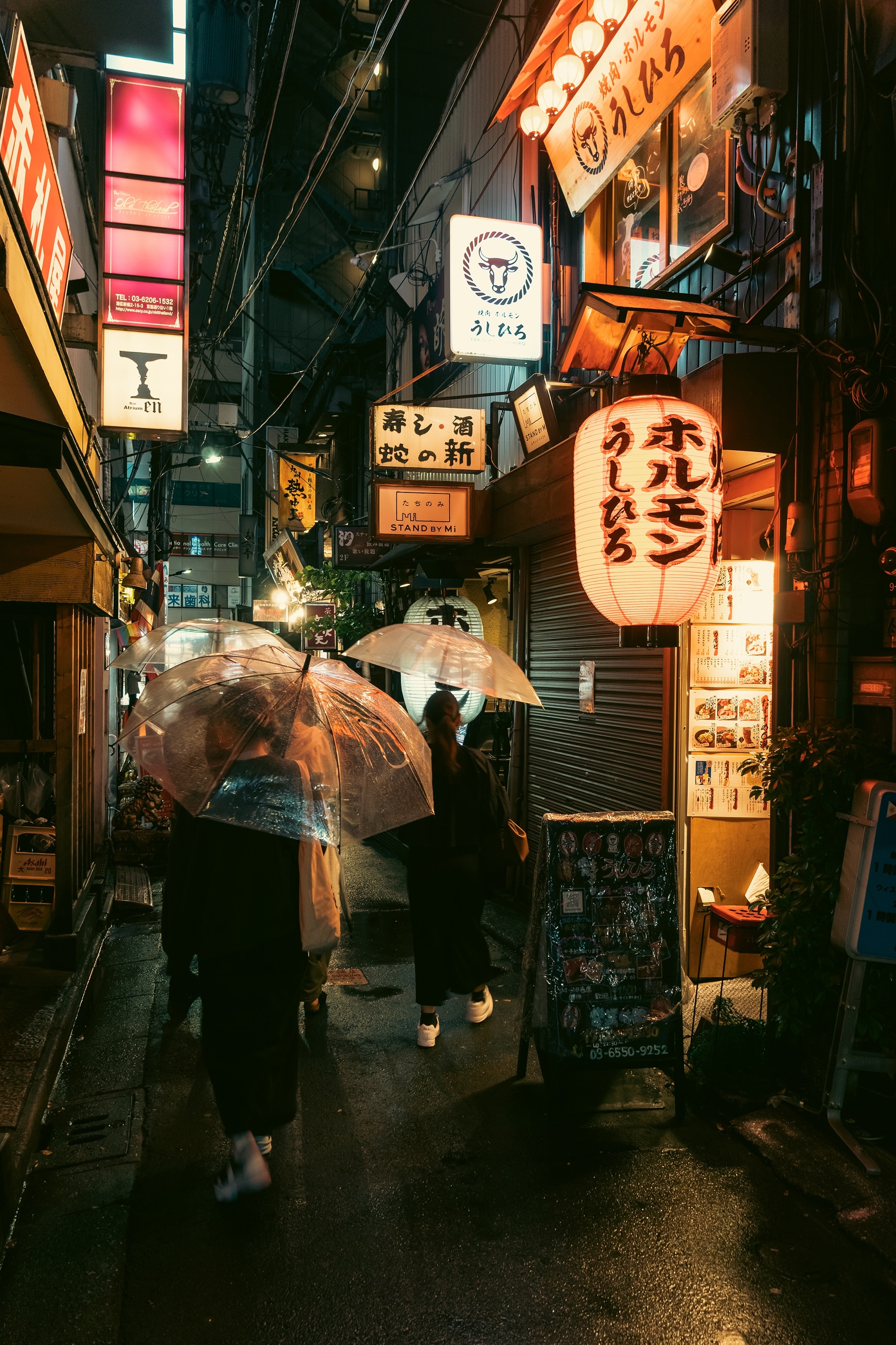 The back streets of Nihombashi district filled with bar and traditional restaurant in Tokyo at night.