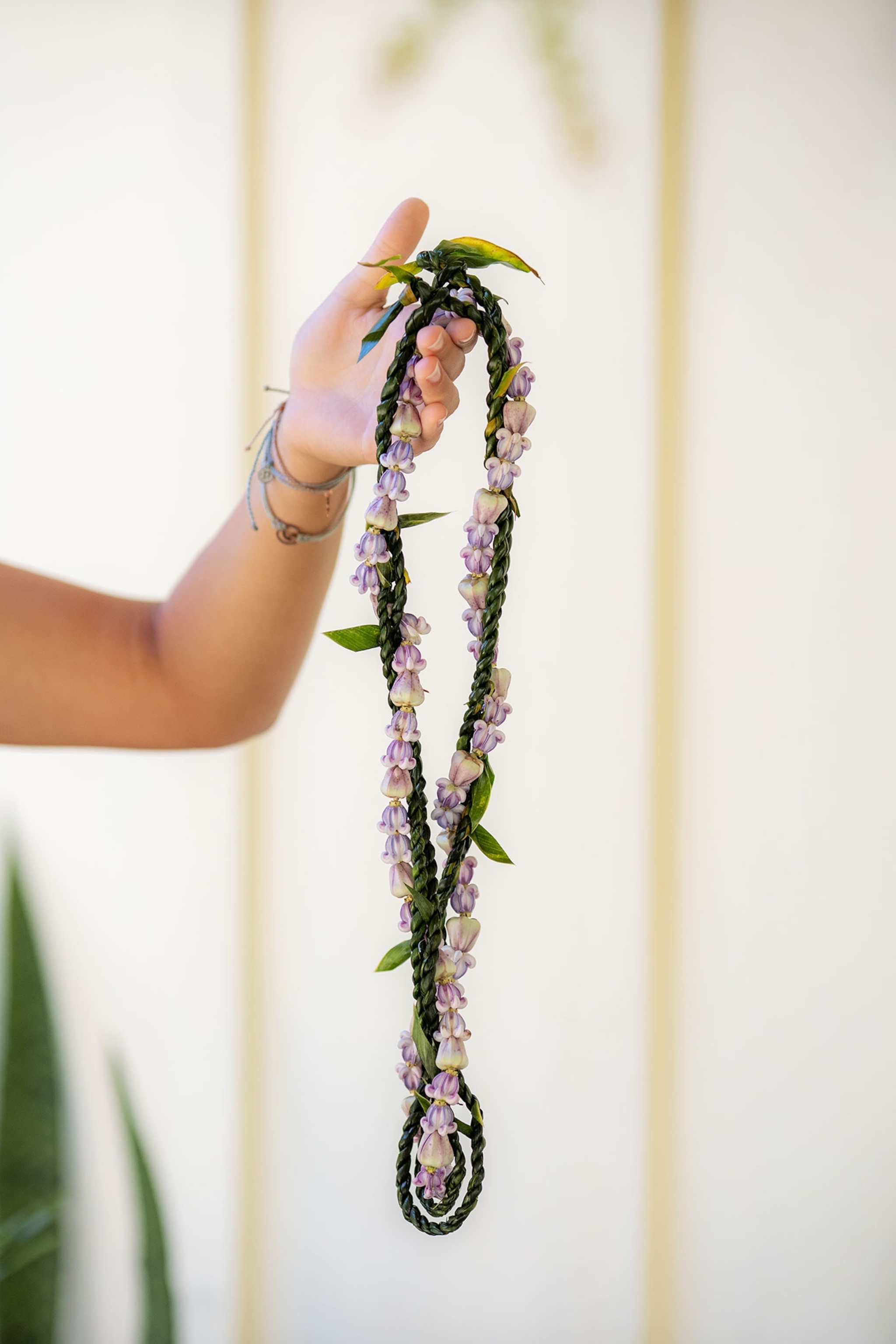 hand holding a lei