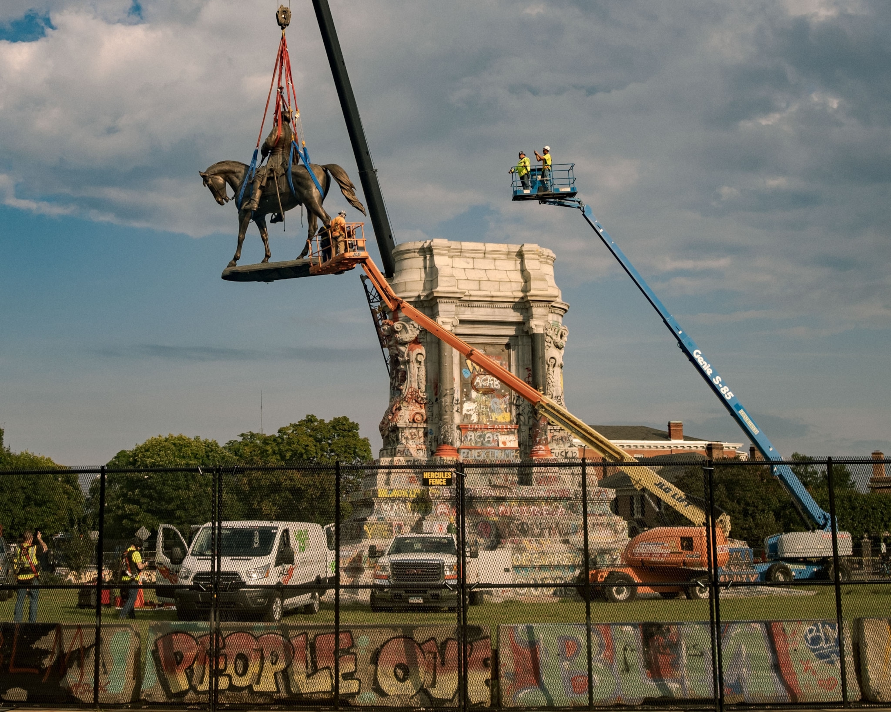 statue of Confederate General Robert E. Lee being removed in Richmond, Virginia