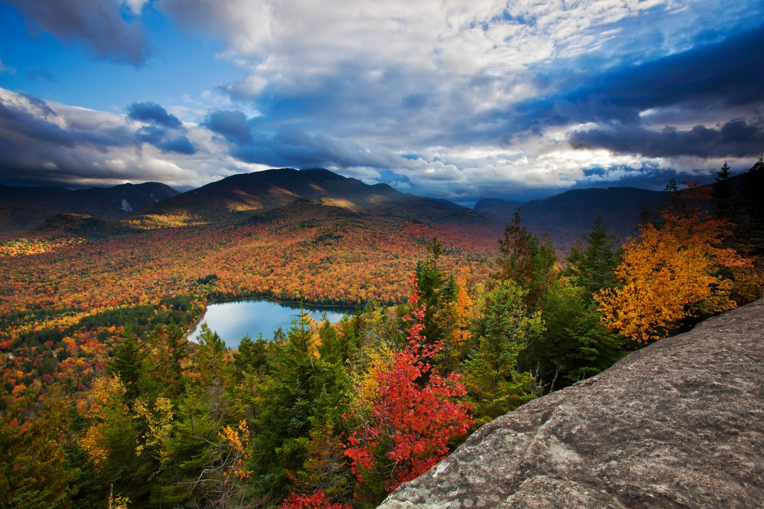 Clouds cascade over Heart Lake and Algonquin and Wright peaks.