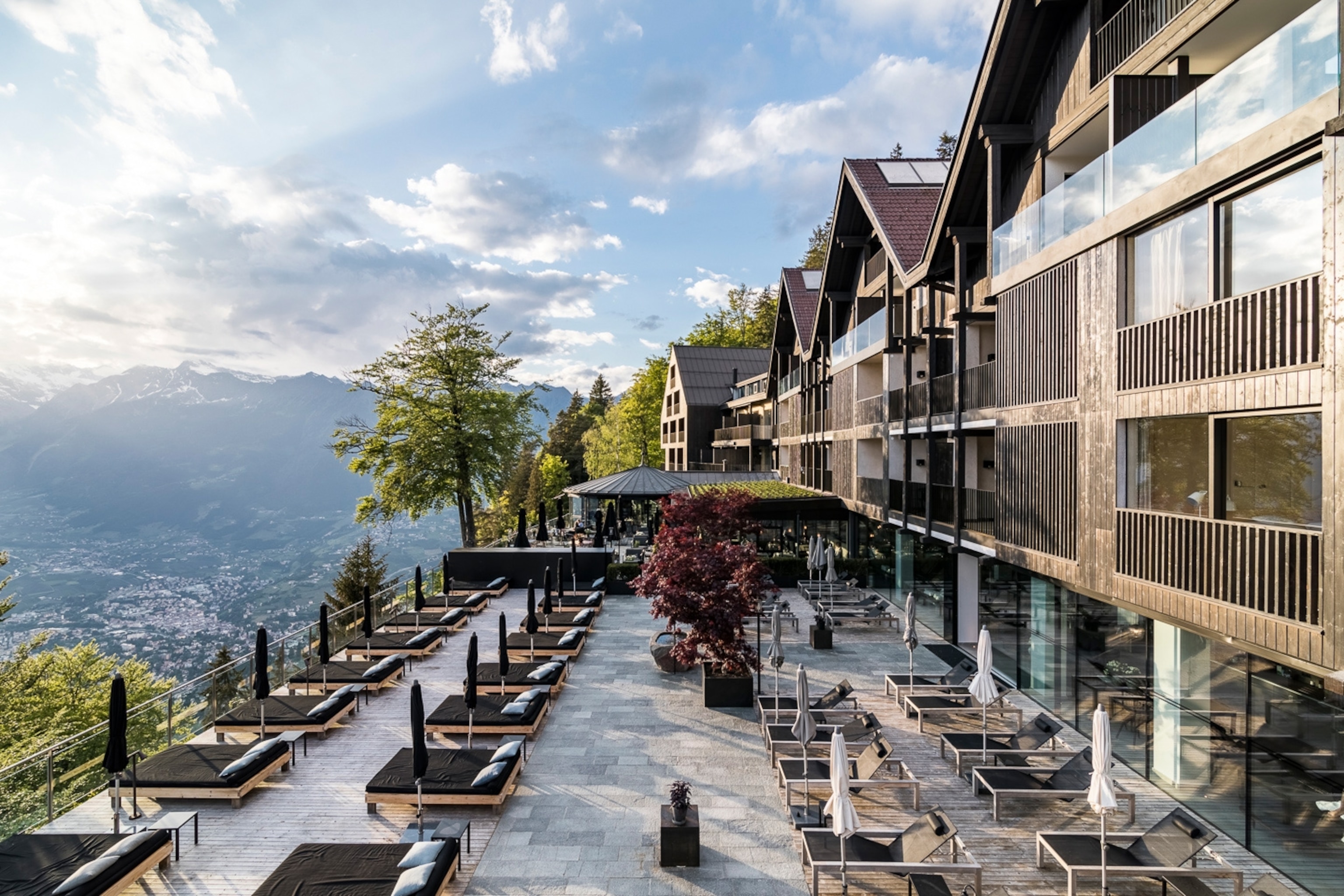 A wide view of the hotel.