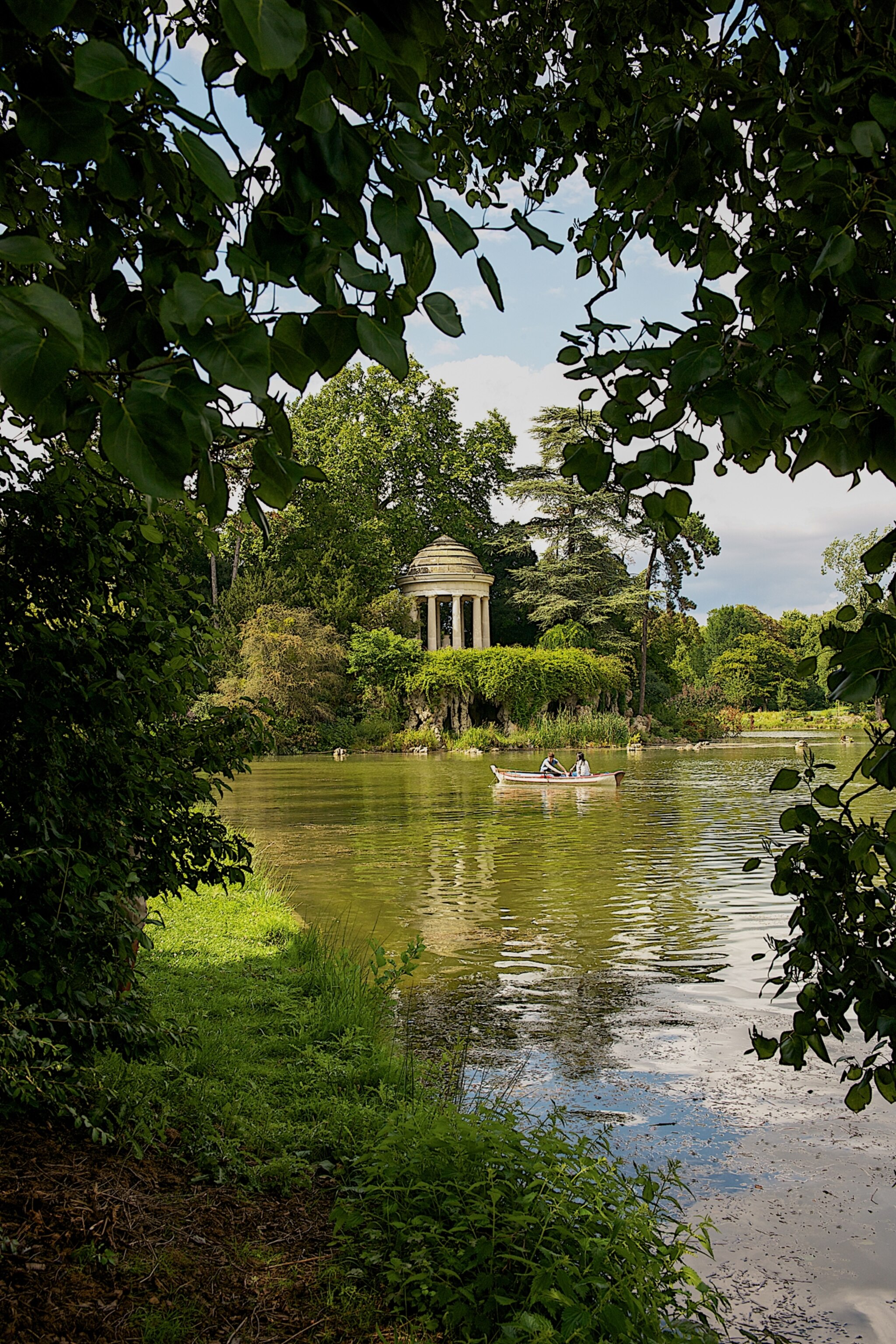 rowboats along the artificial lake of Daumesnil,which is located within the Bois de Vincennes park in Paris