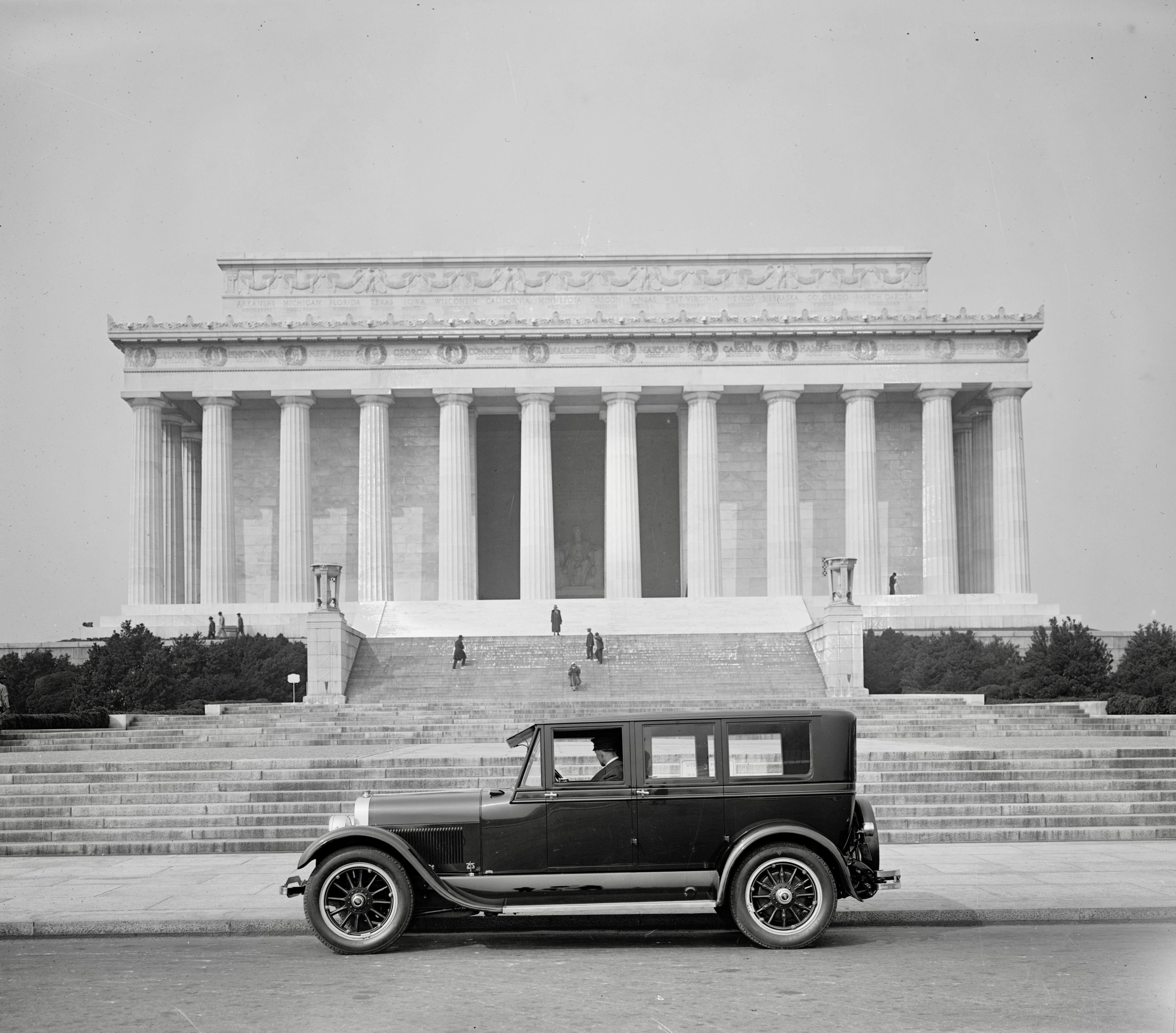 Ford Motor Company - Ford Lincoln at the Lincoln Memorial