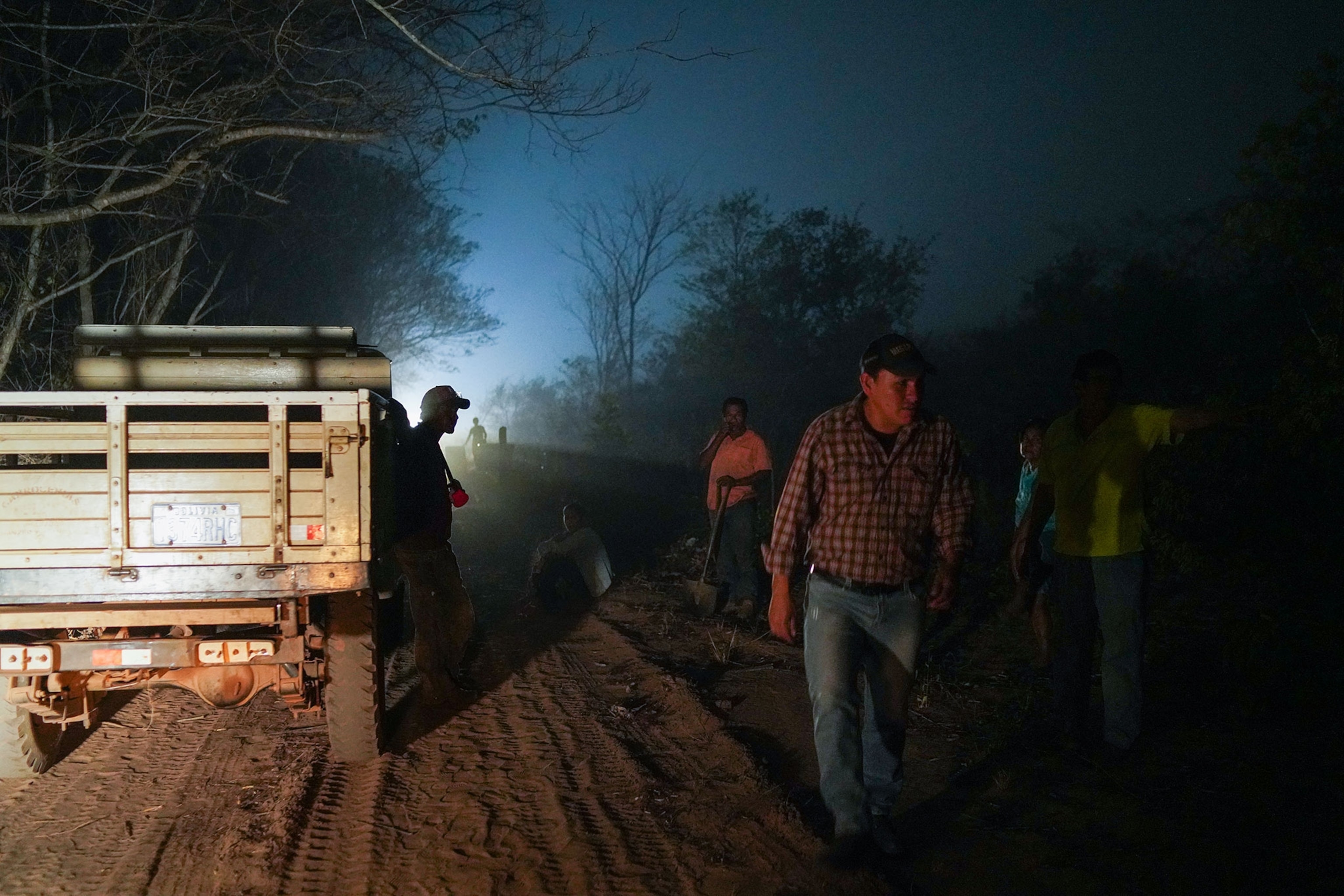 volunteers from the community of San Lorenzo helping to stop the fires