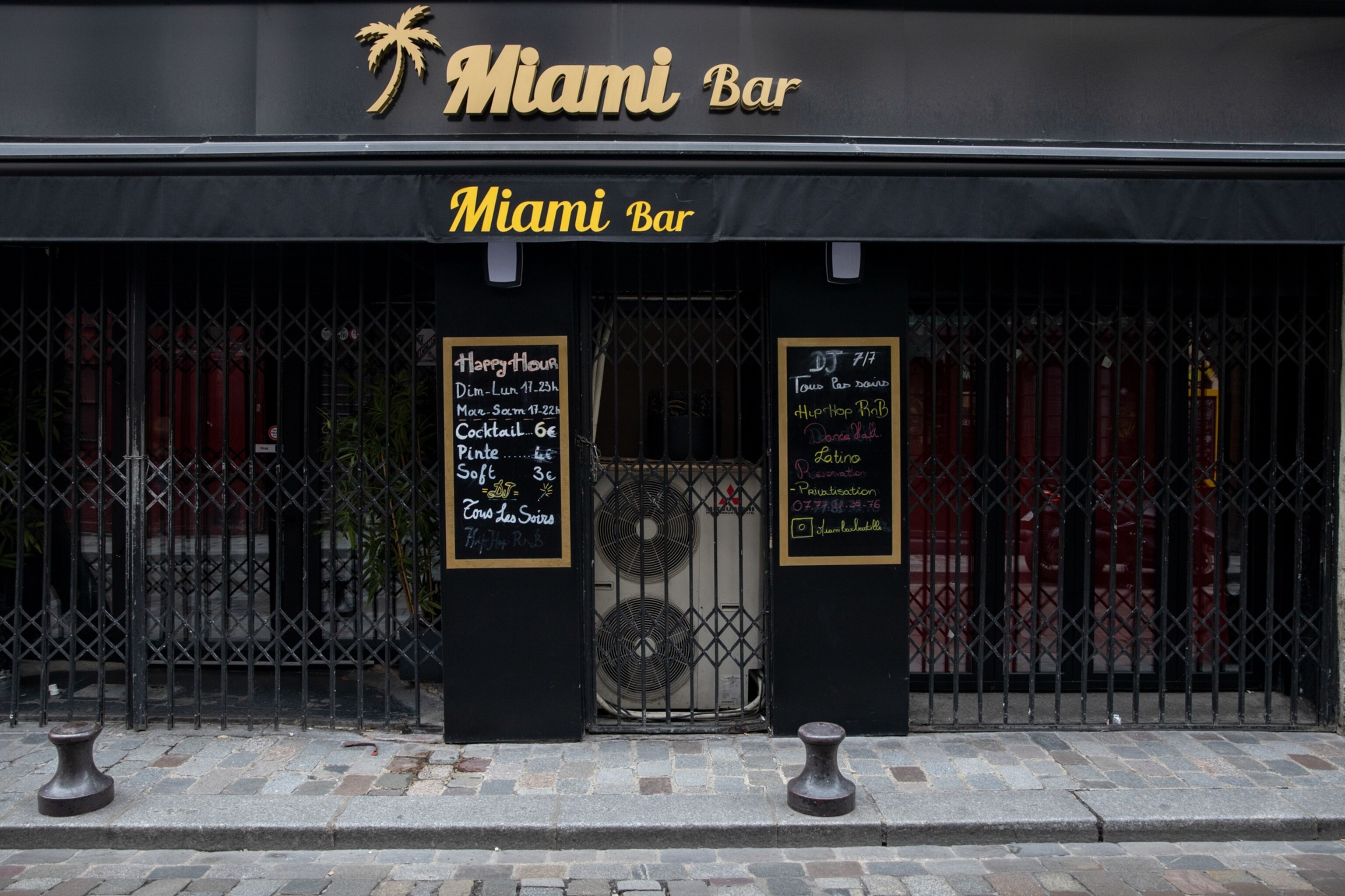 of closed bar with Miami Bar insignia