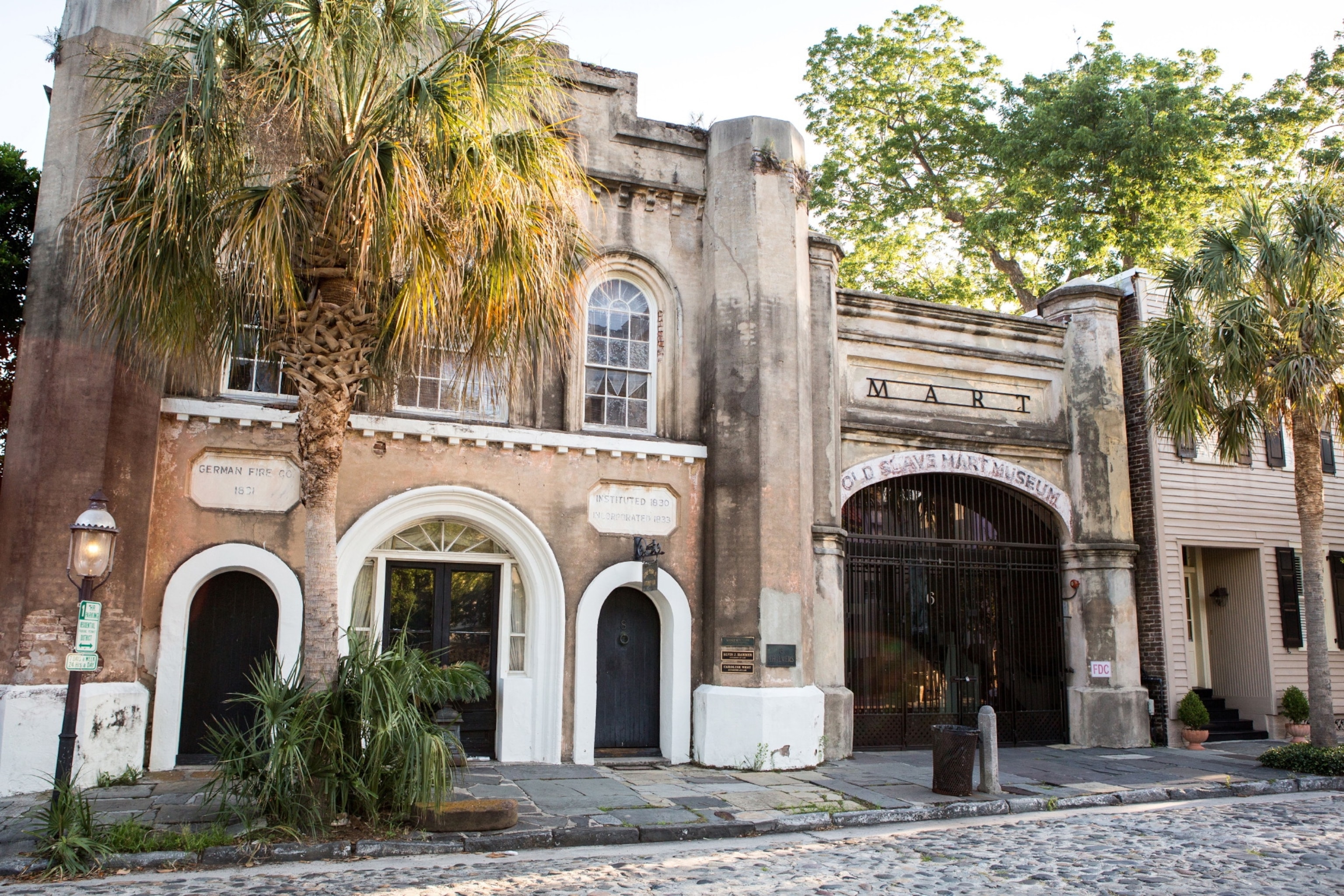 Facade of an old tan building that reads old slave mart