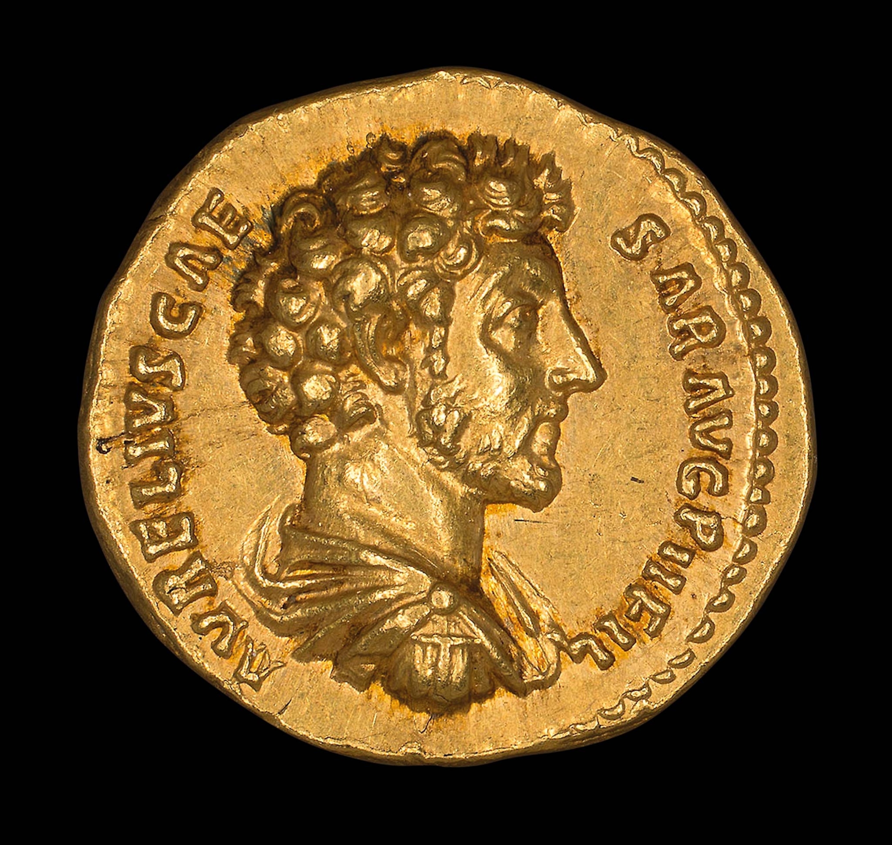 A Roman gold coin minted in 153-154 depicts a profile of the bearded emperor Marcus Aurelius.