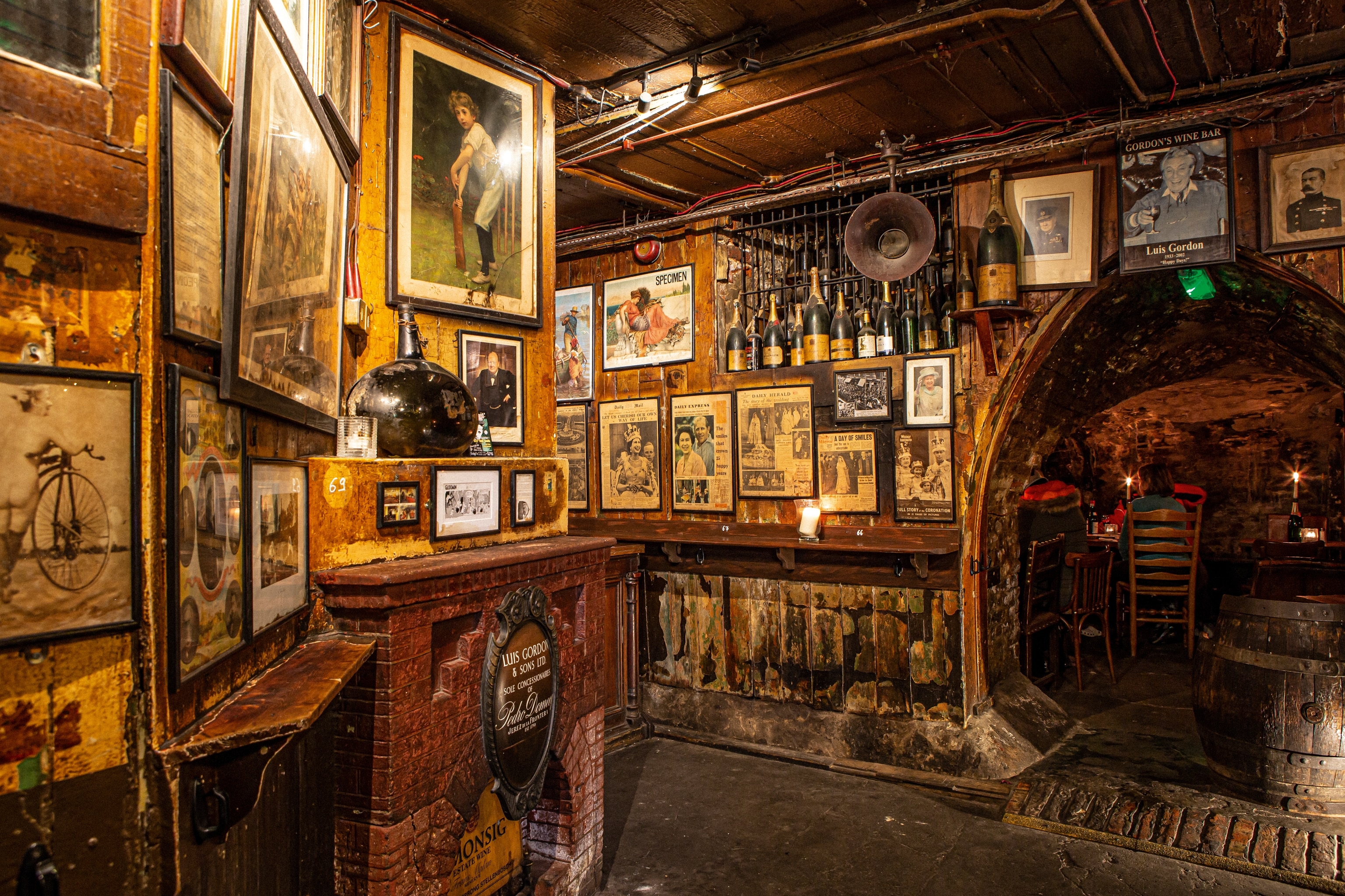bar