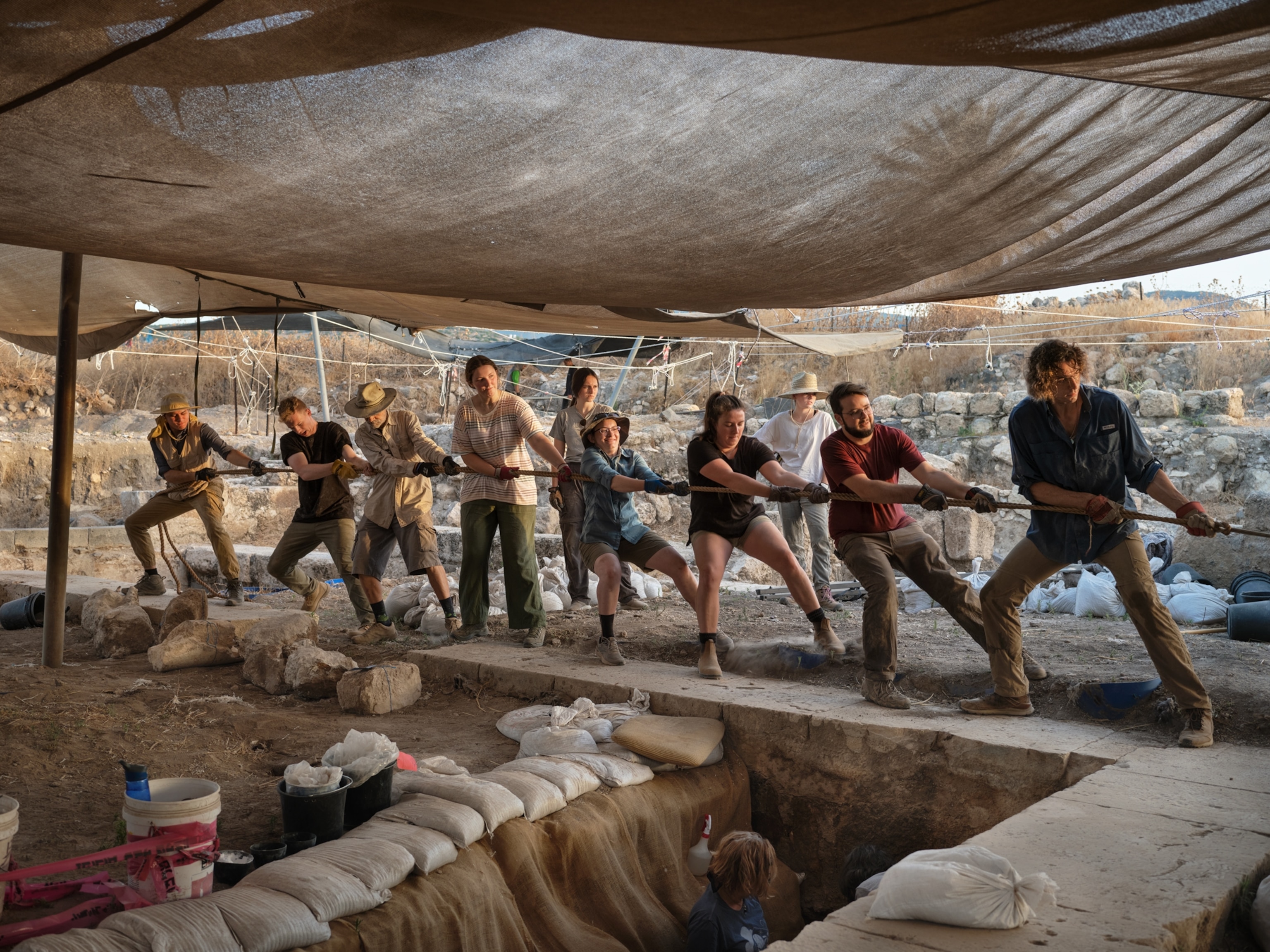 Nine people pulling the rope.