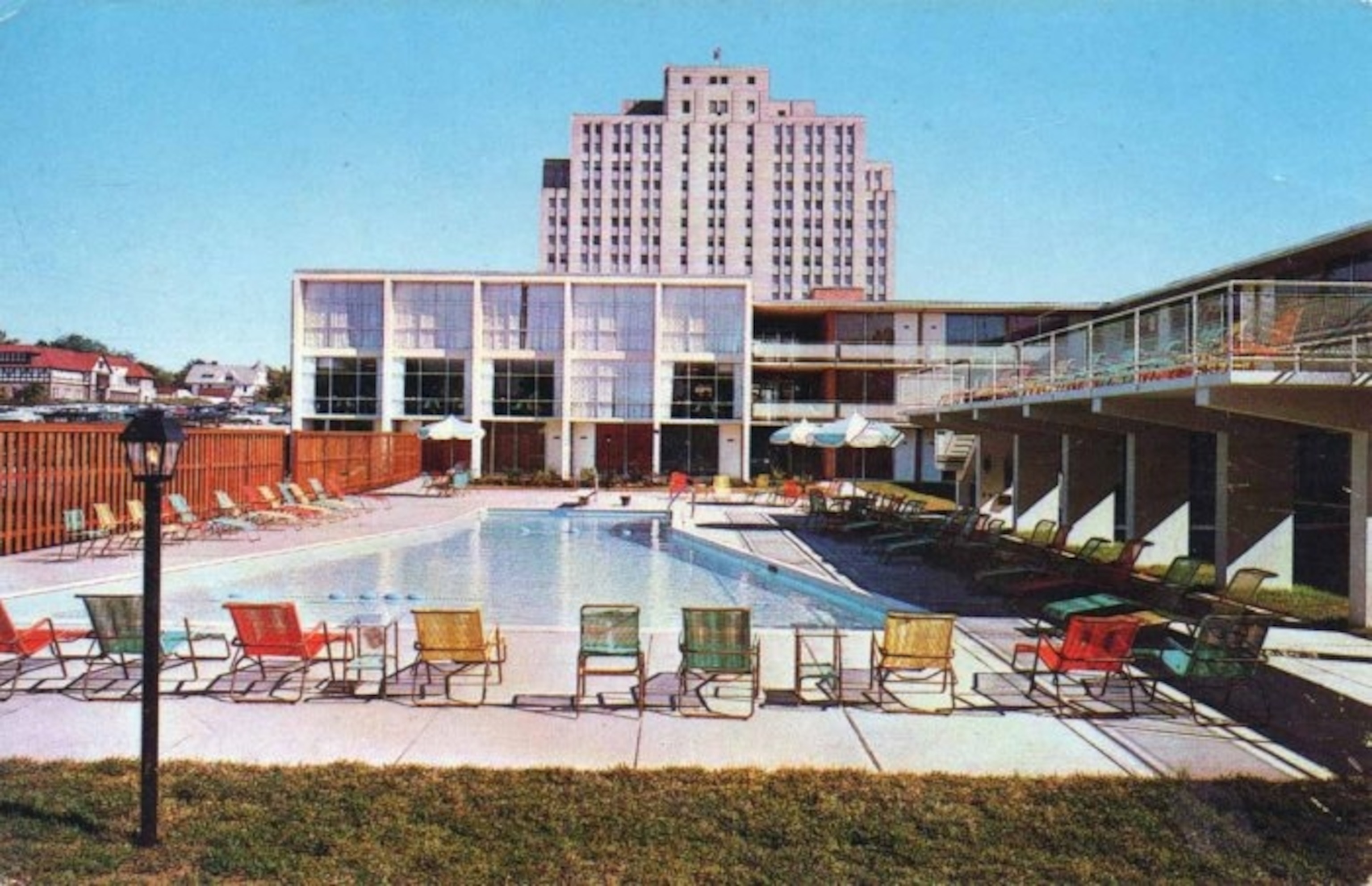 a historic image of the Sun-n-Sand Motor Hotel in Jackson, Mississippi
