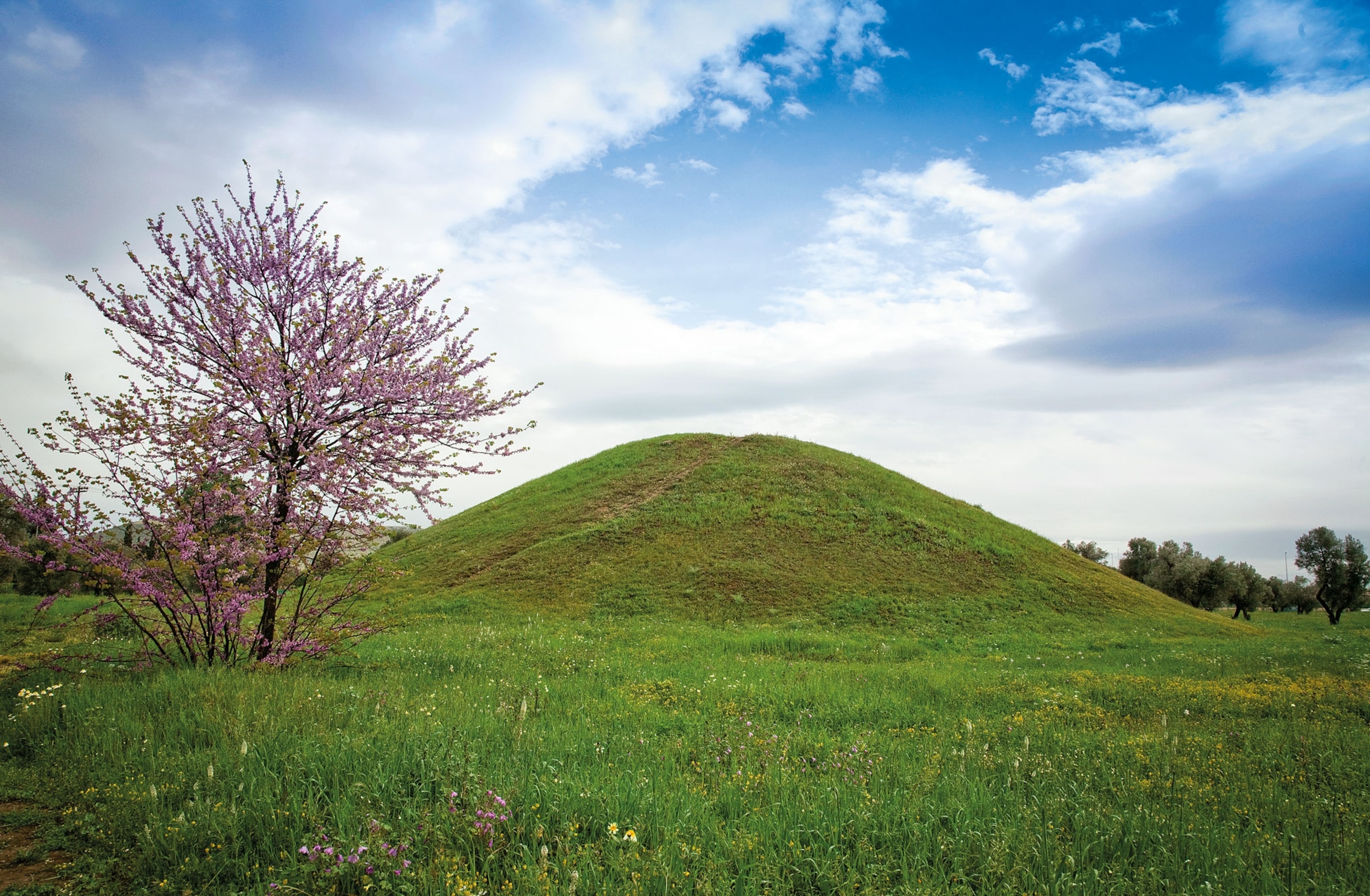 a funerary mound containing bodies from the Battle of Marathon