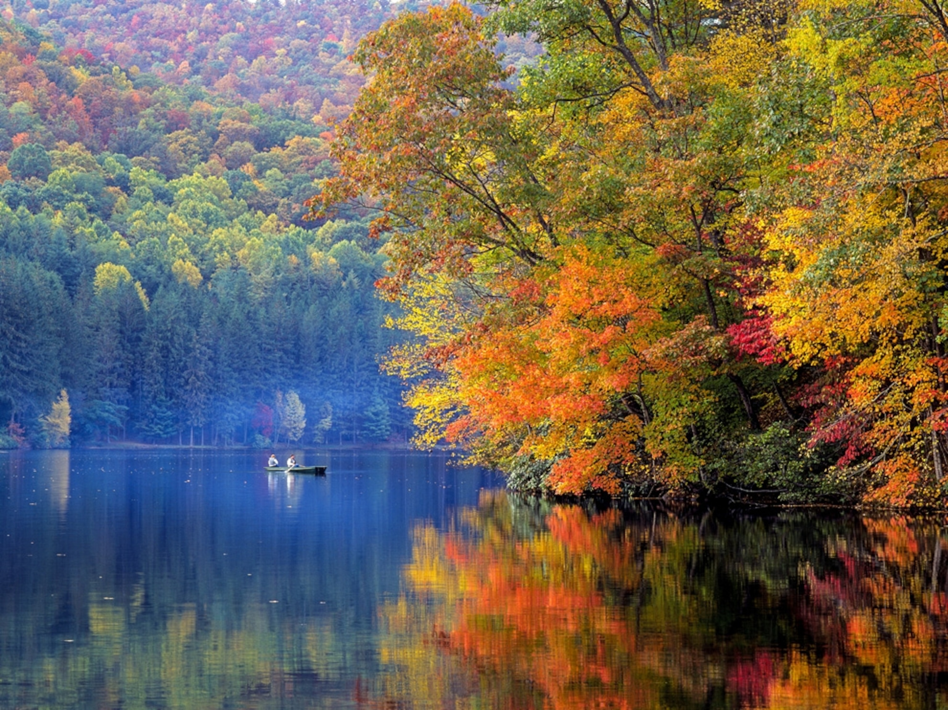 paddlers on lake in Great Smoky Mountains National Park