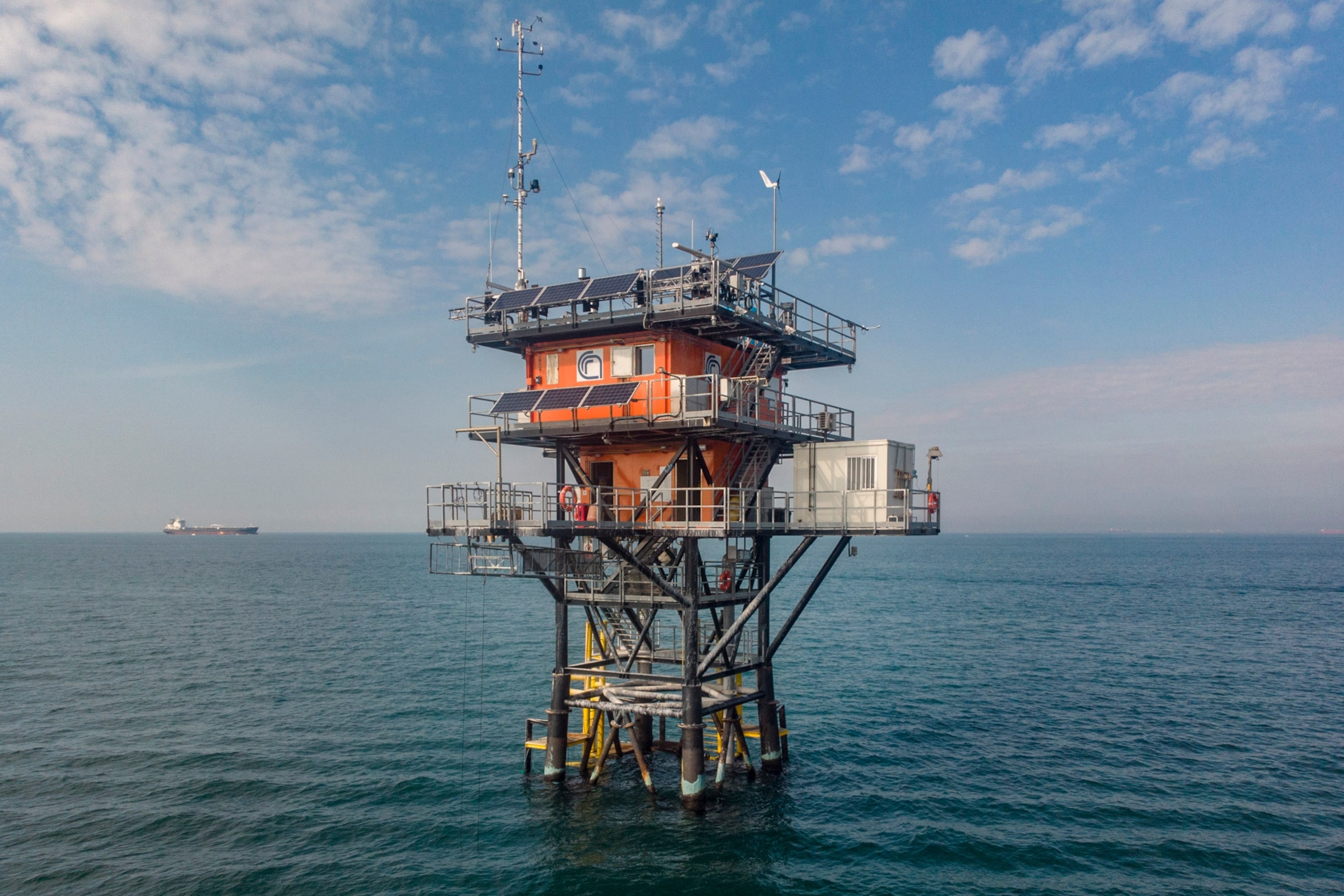 The “Acqua Alta” research tower