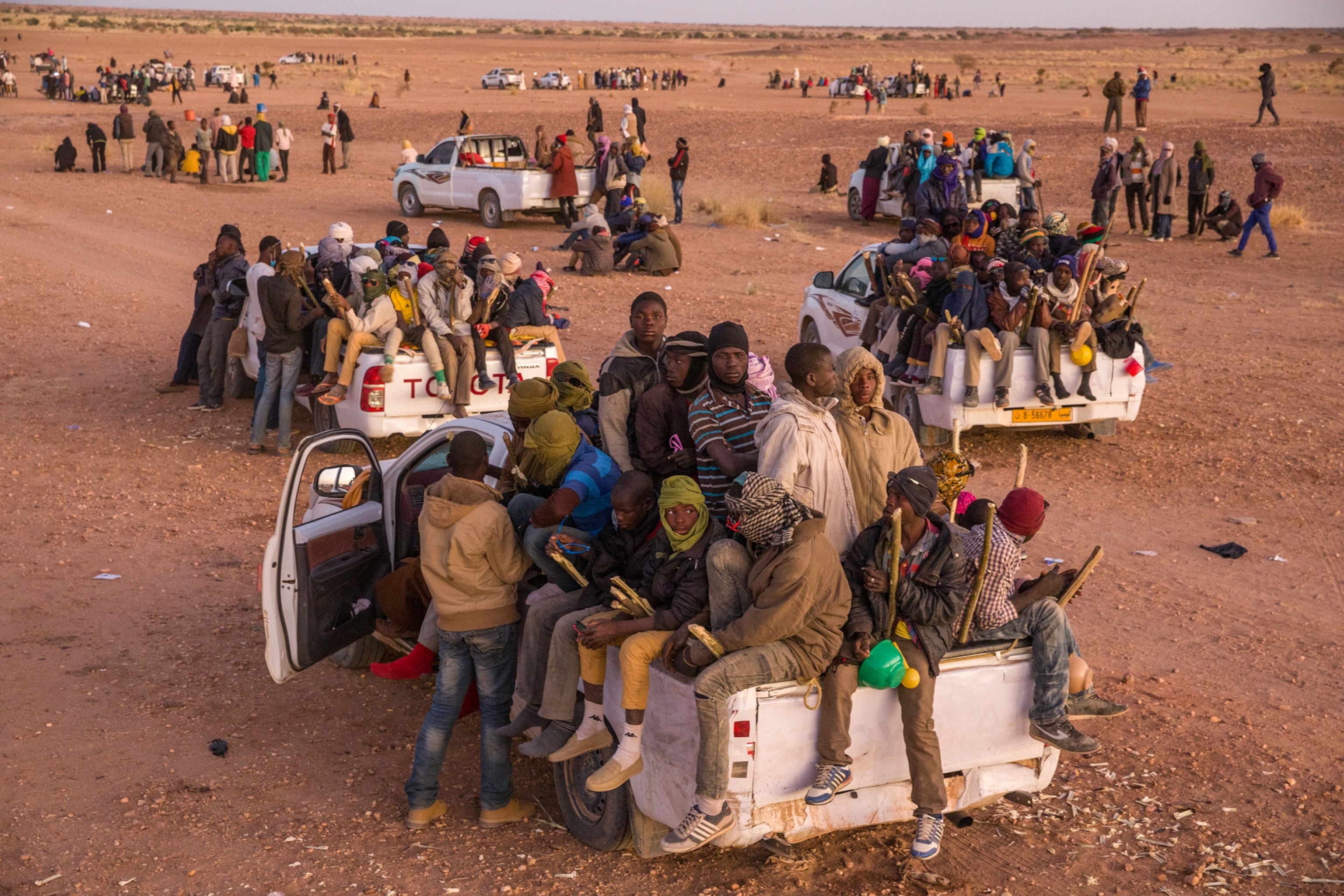 multiple migrant convoys in Agadez