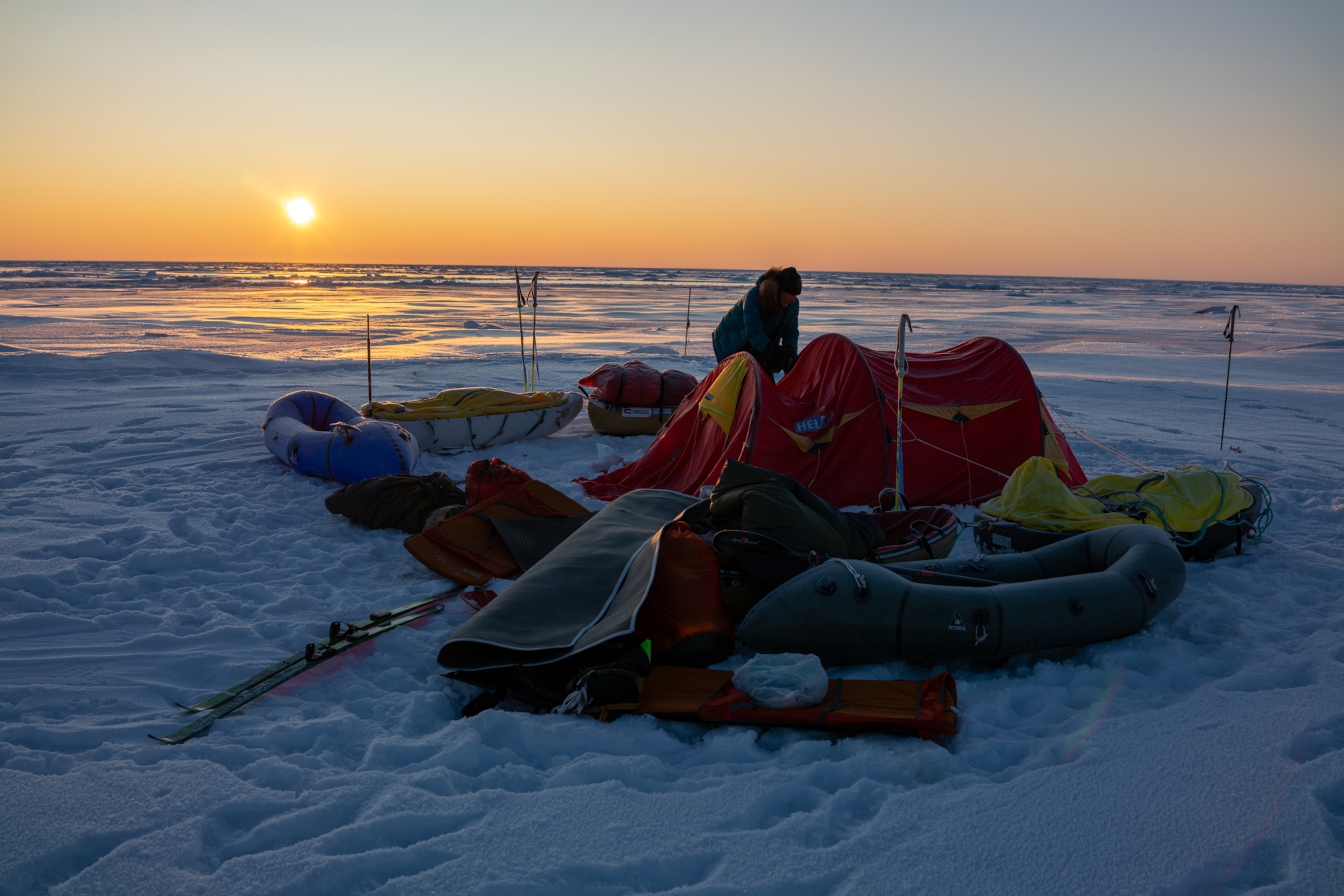 Borge ousland and mike horn ski across the arctic