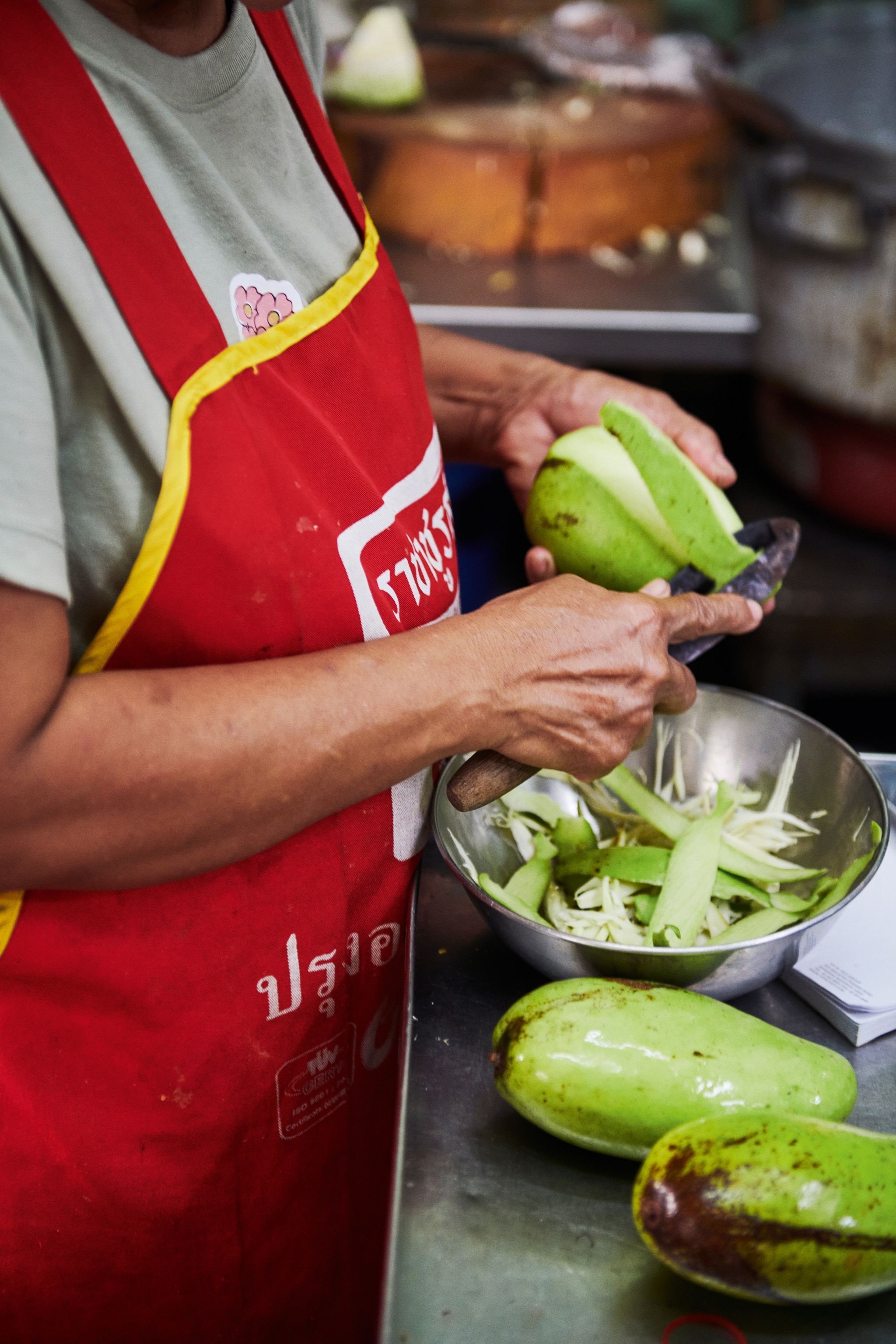 Peeling papayas