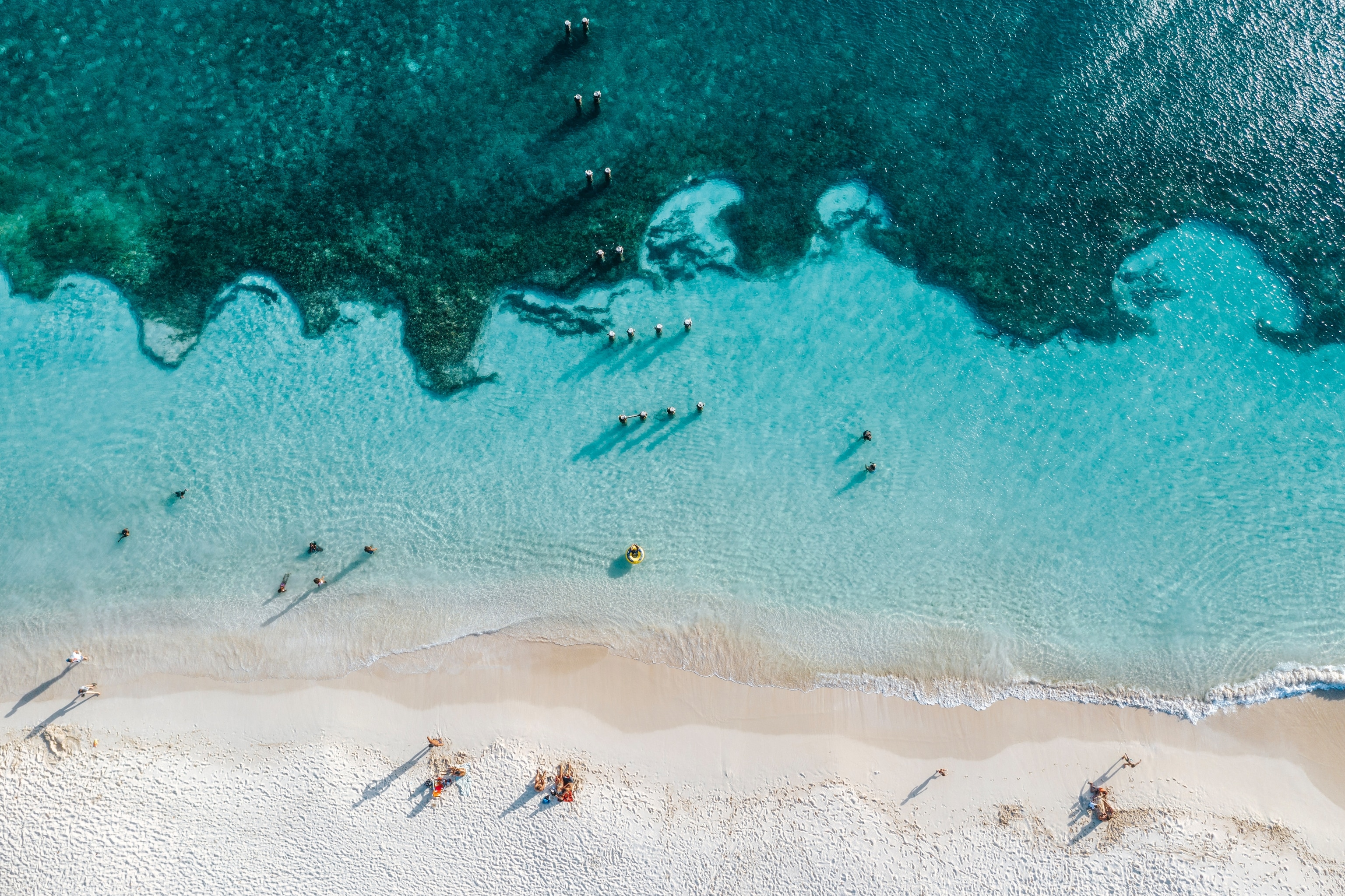 Bird's-eye-view of a beach in Aruba.