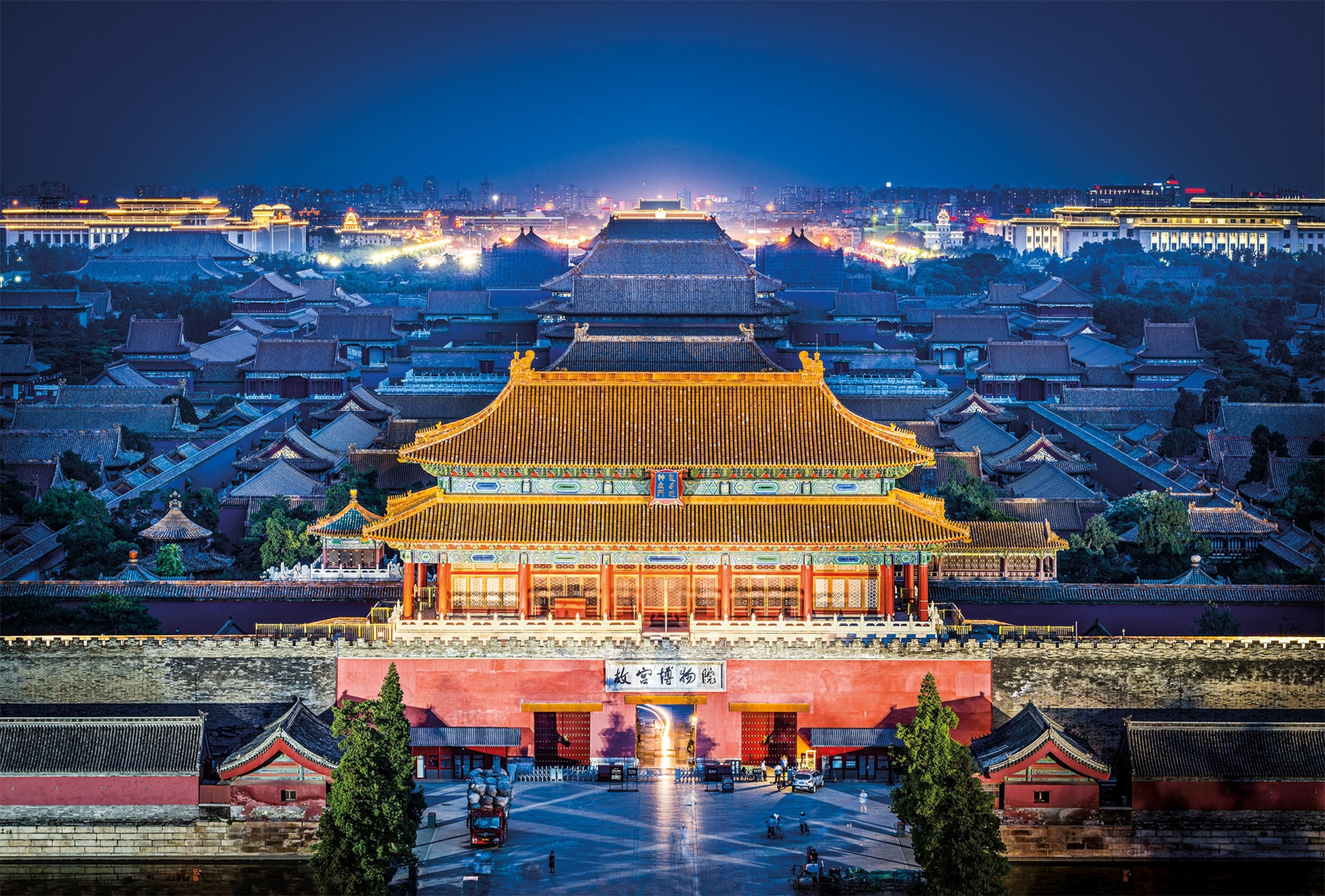 Behind the Imperial Garden stands the monumental gateway known as the Gate of Divine Prowess. This auspicious structure led into the emperor’s private quarters at the north end of the Forbidden City.