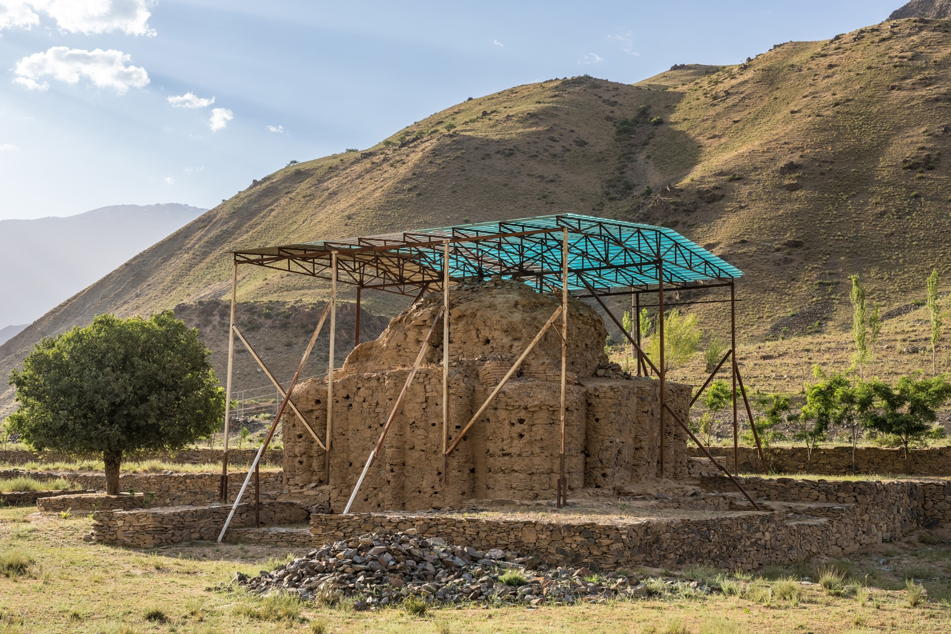 An image of ruins from Castle Karon protected by an overhang.