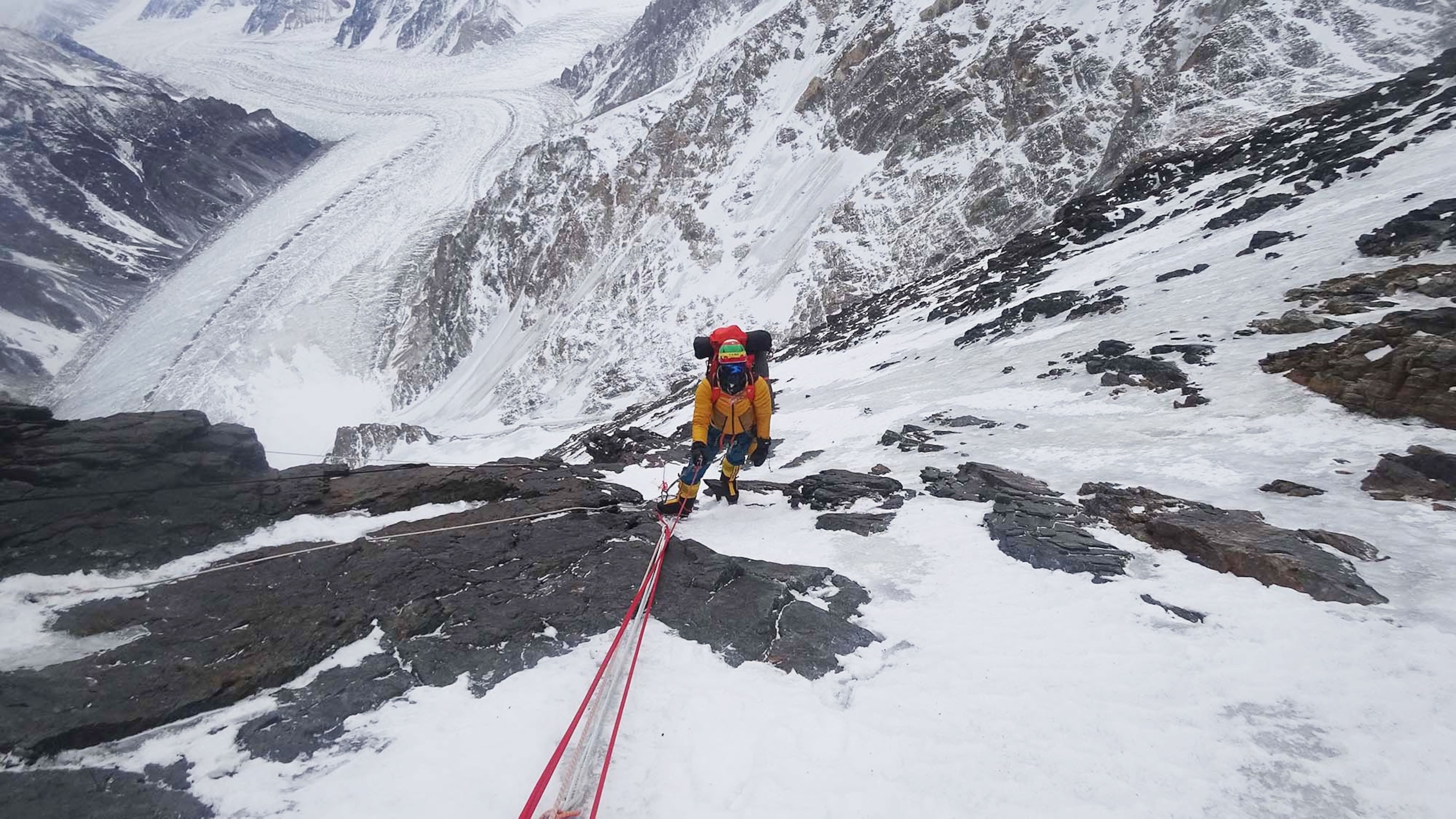 Adam Bielecki on the way to camp 2