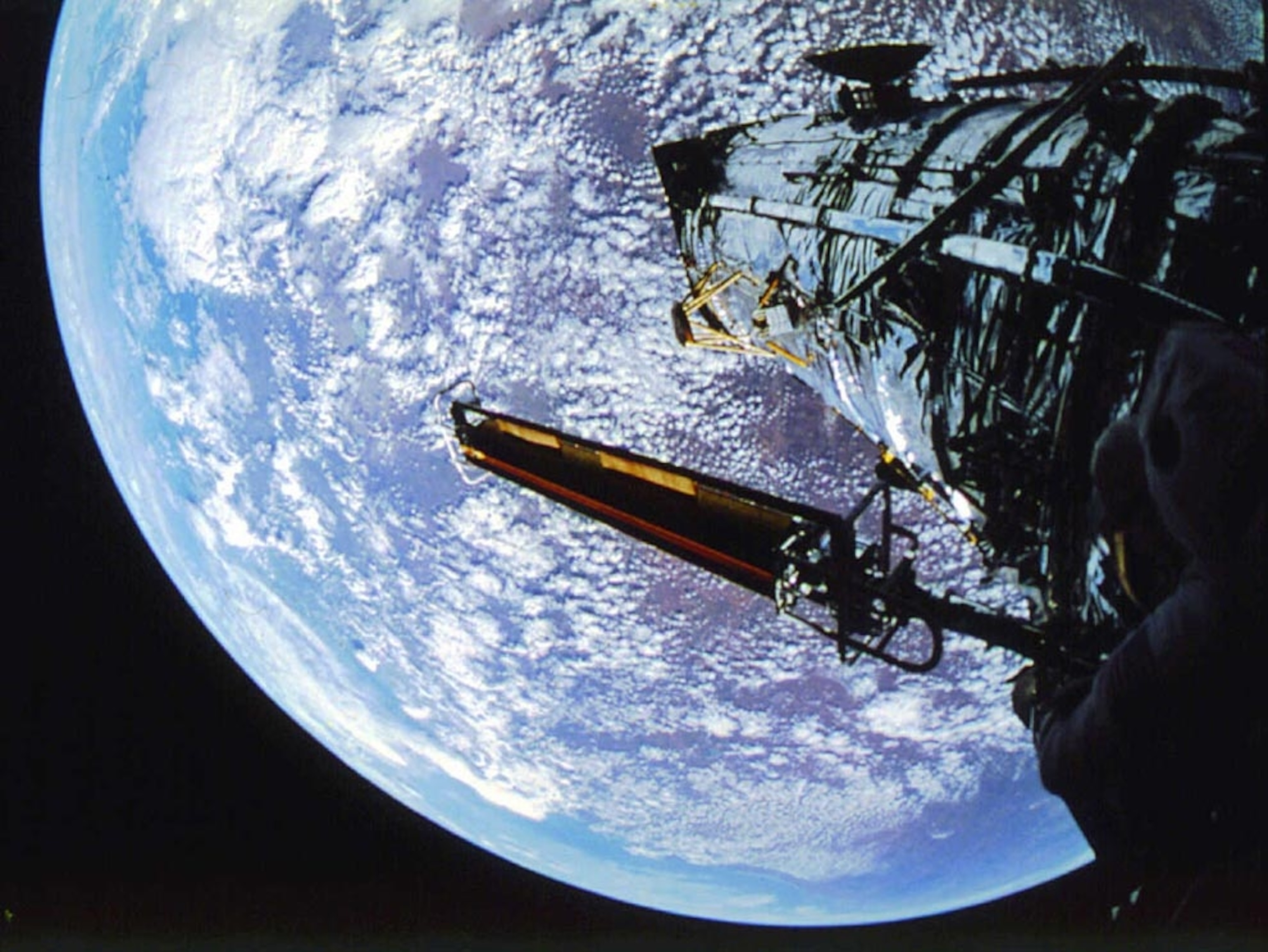 astronauts attaching Hubble's new solar array