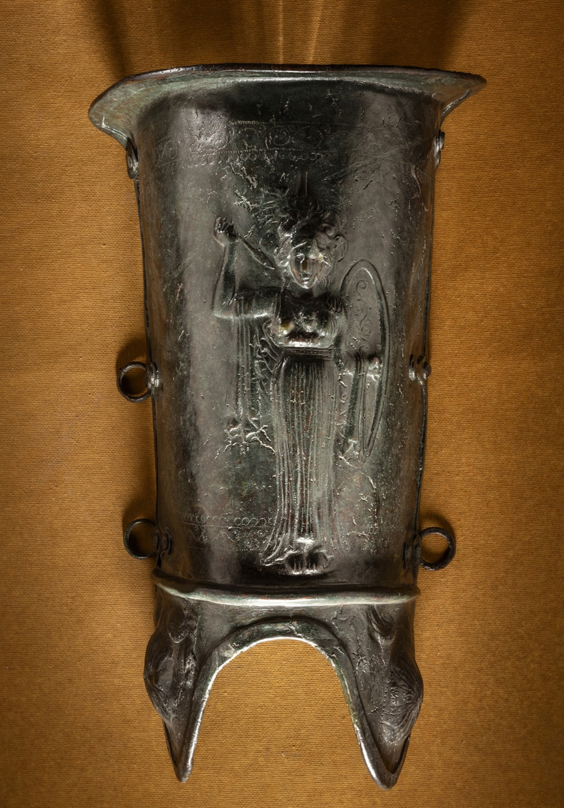 Picture of armor with Minerva.
