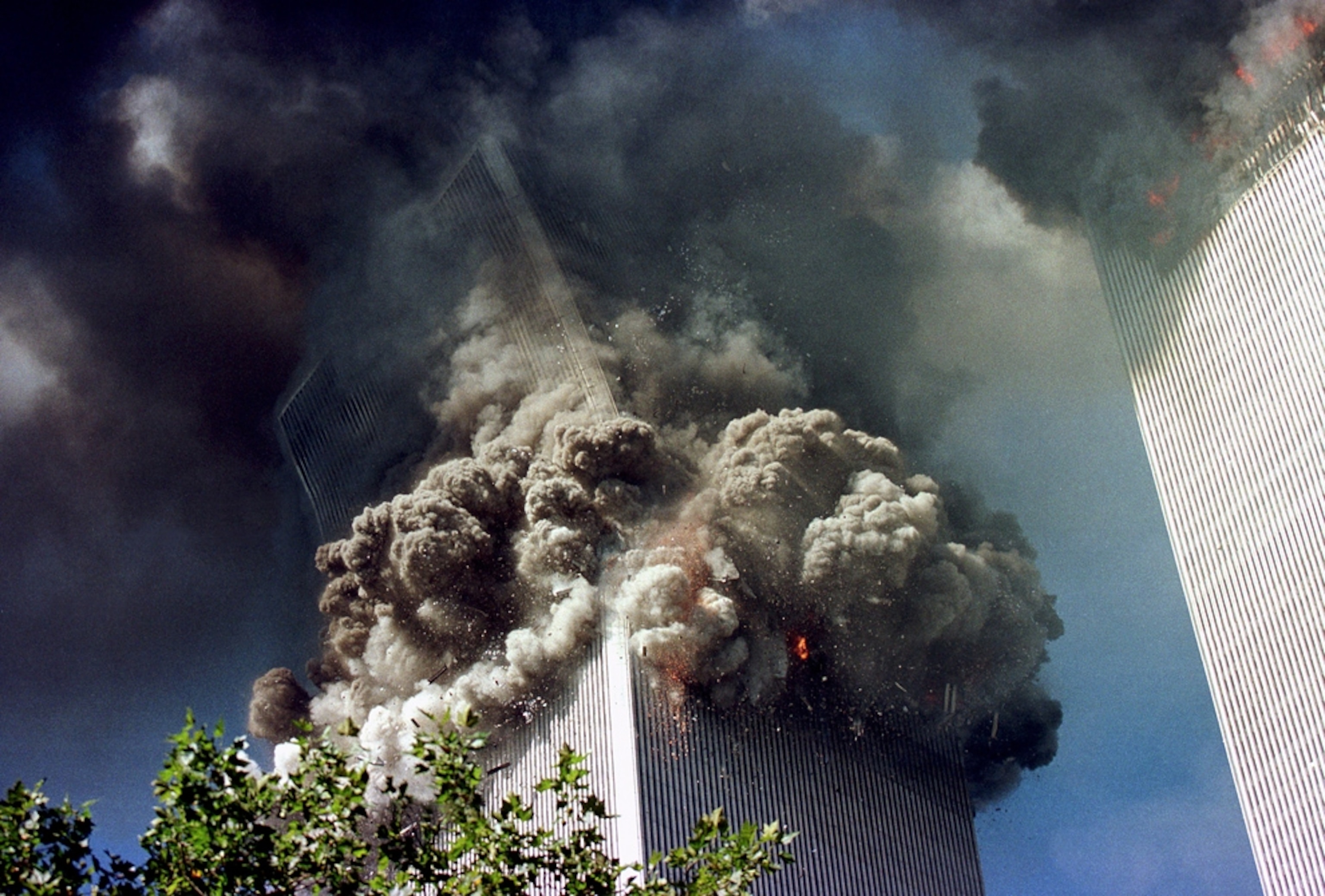 9/11 picture: the World Trade Center south tower collapsing