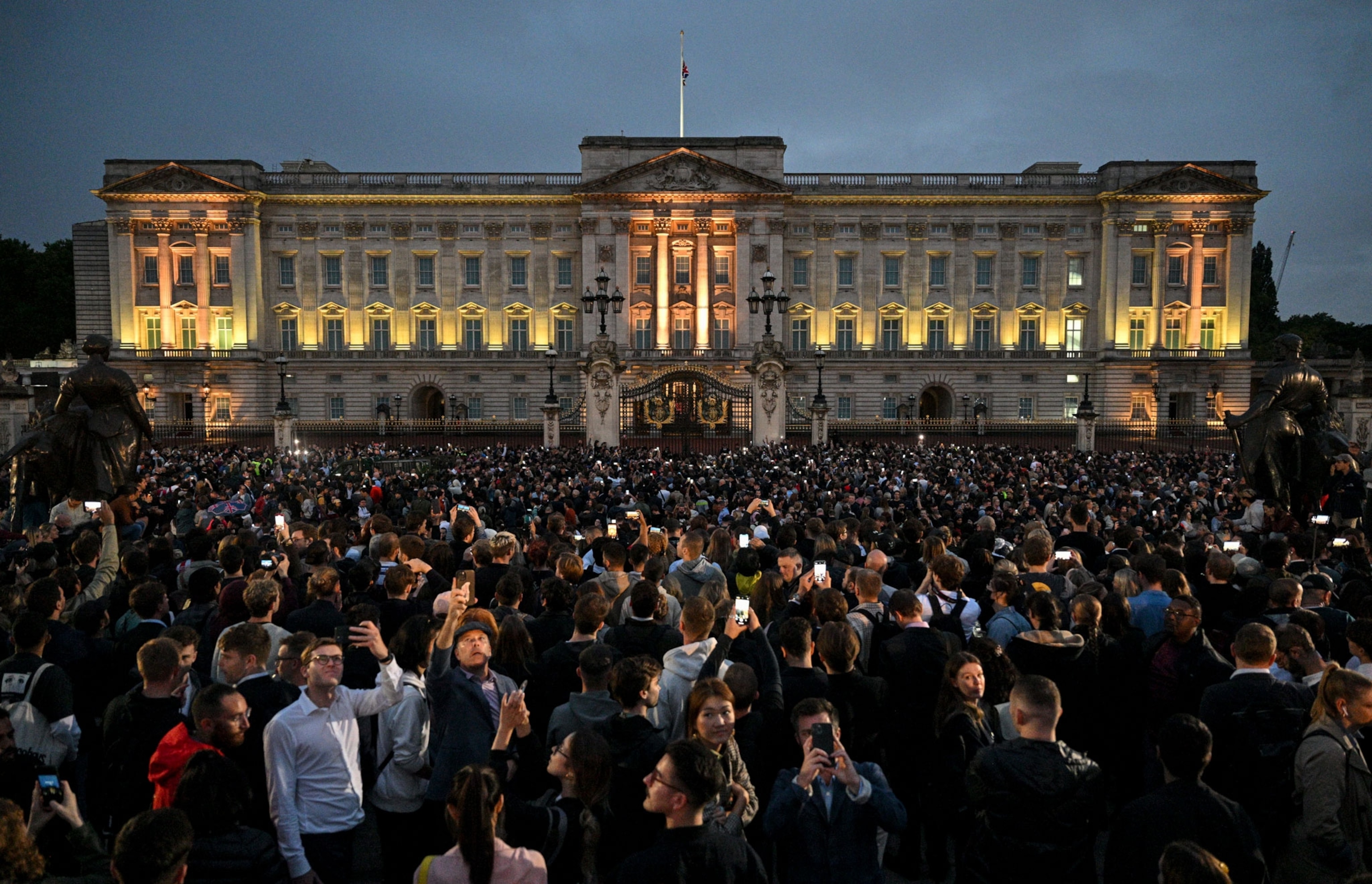 a crowd gathers outside Buckingham Palace after Queen Elizabeth II died