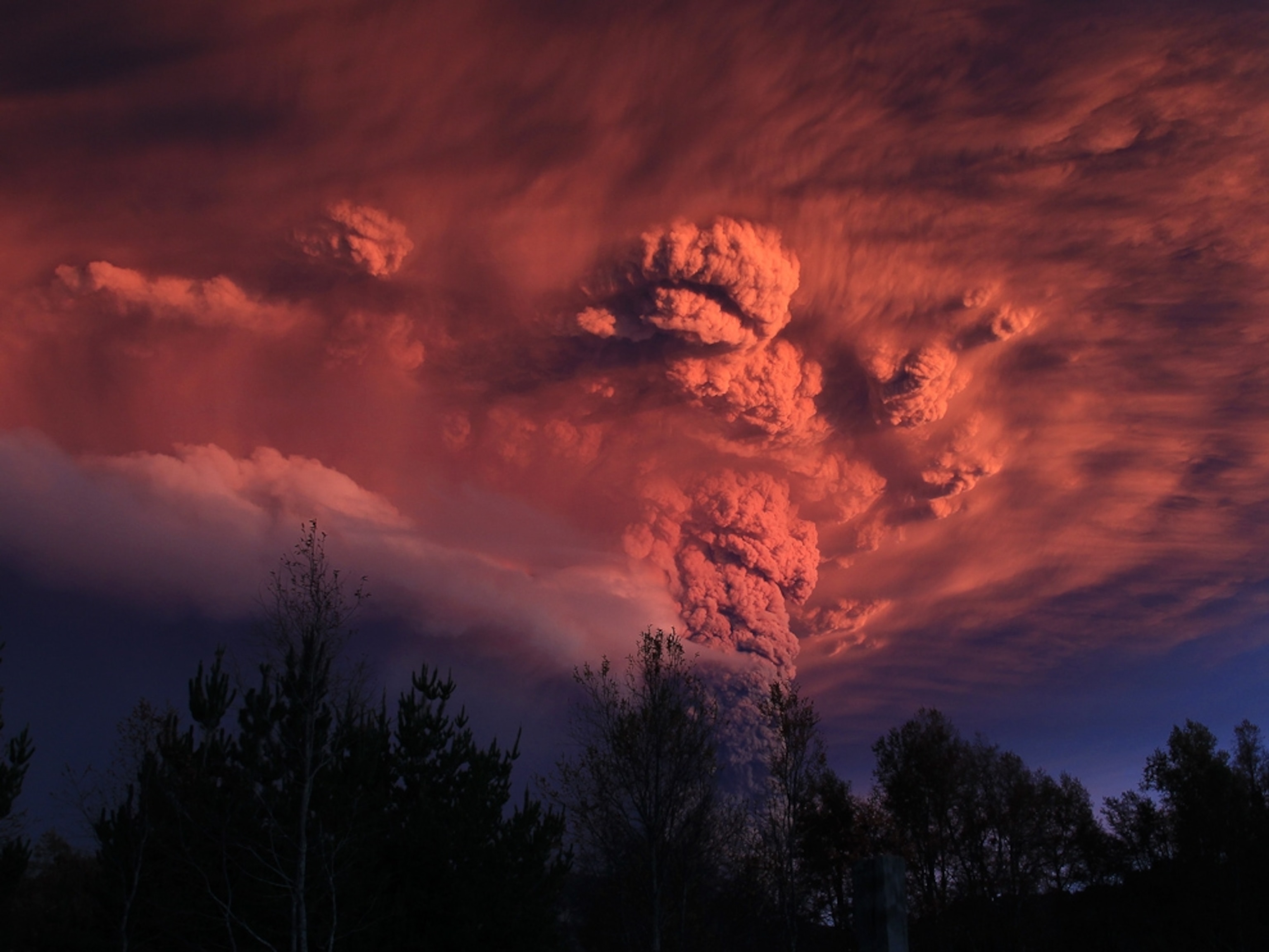 Chile volcano picture: Puyehue ash plume