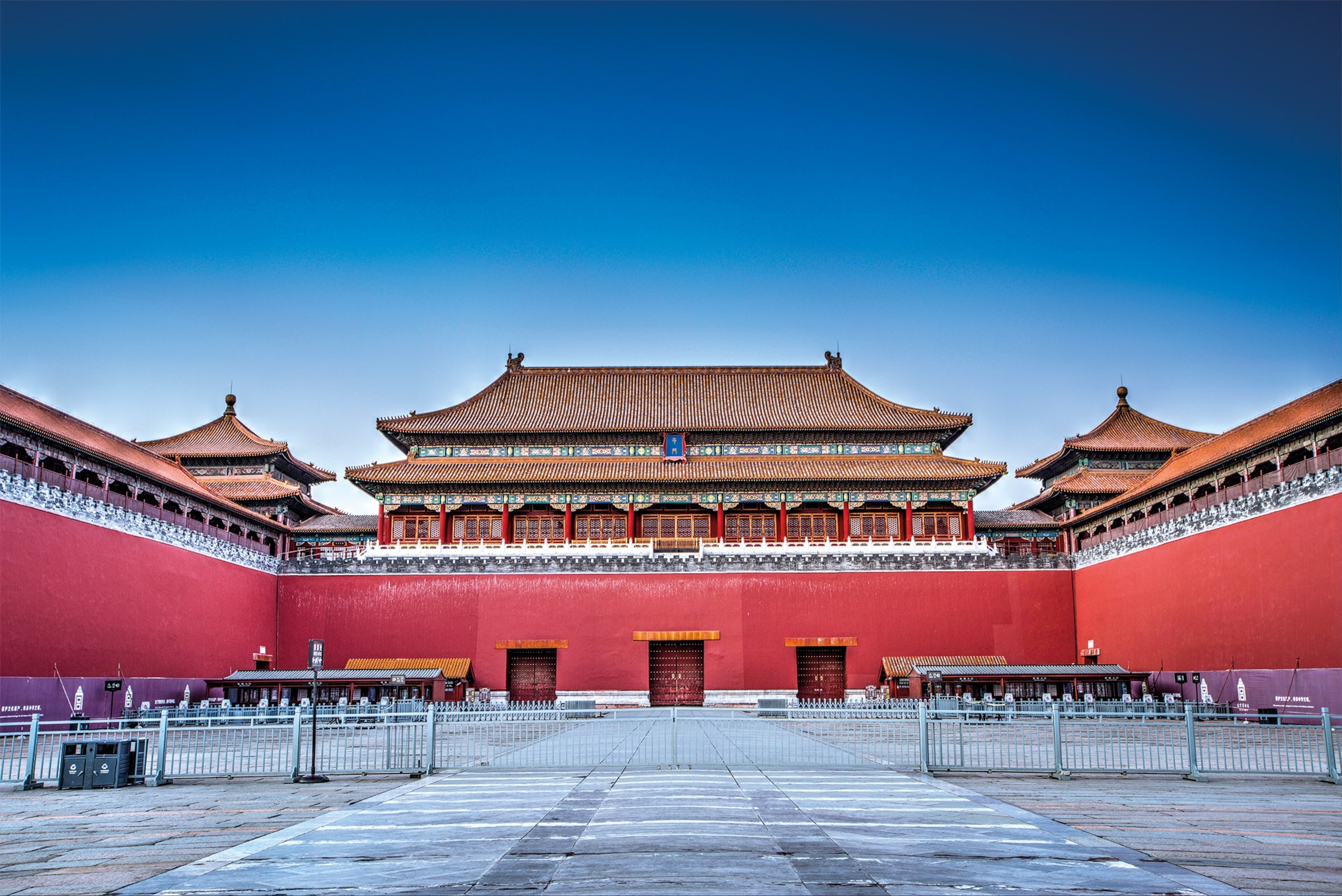 The Meridian Gate is the main entrance to the Forbidden City at its most southern point. Here the wall surrounding the complex reaches a height of more than 40 feet.