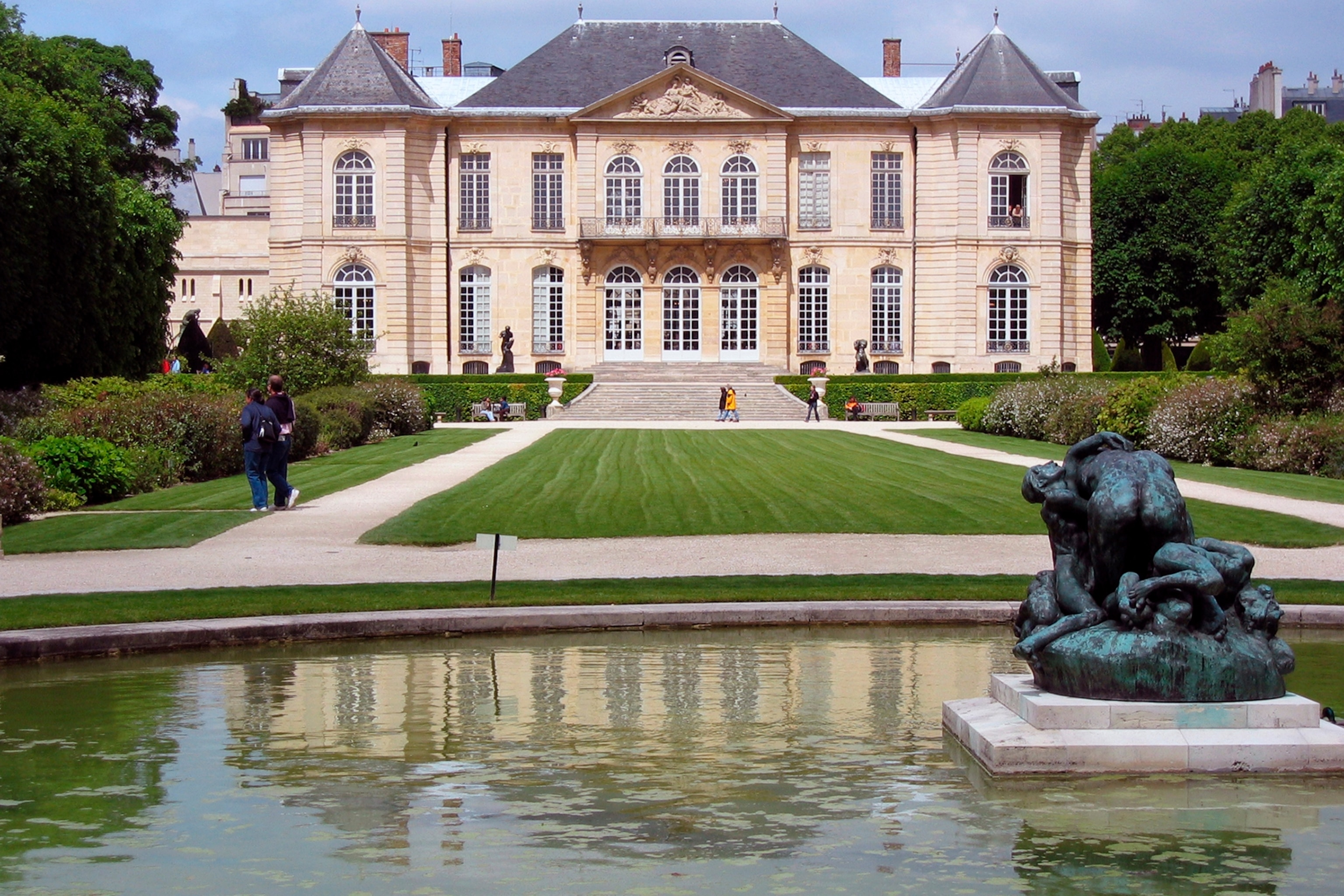 Front view of the Musée Rodin and garden.