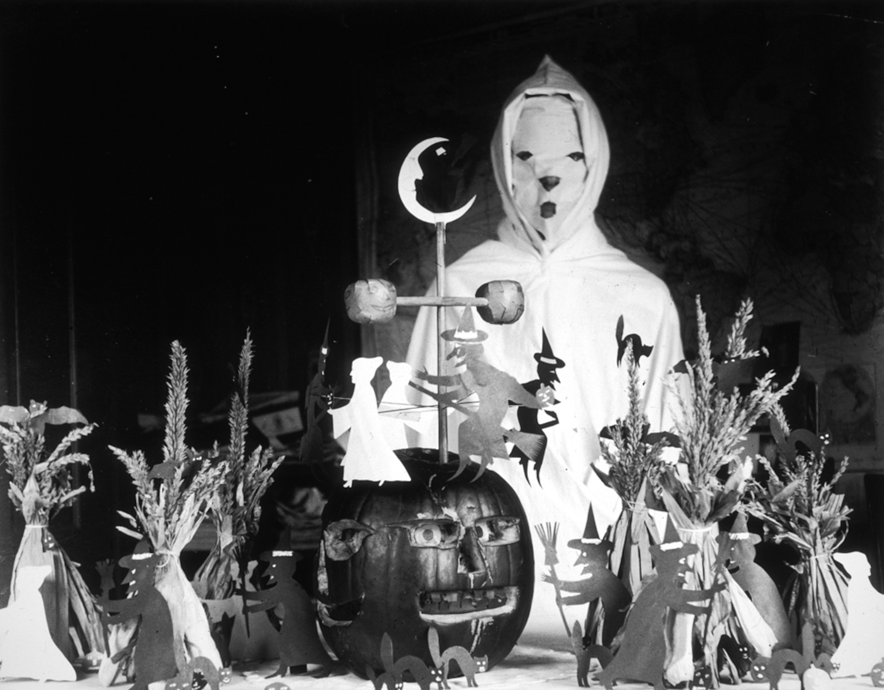 a person in a ghost Halloween costume in 1905.