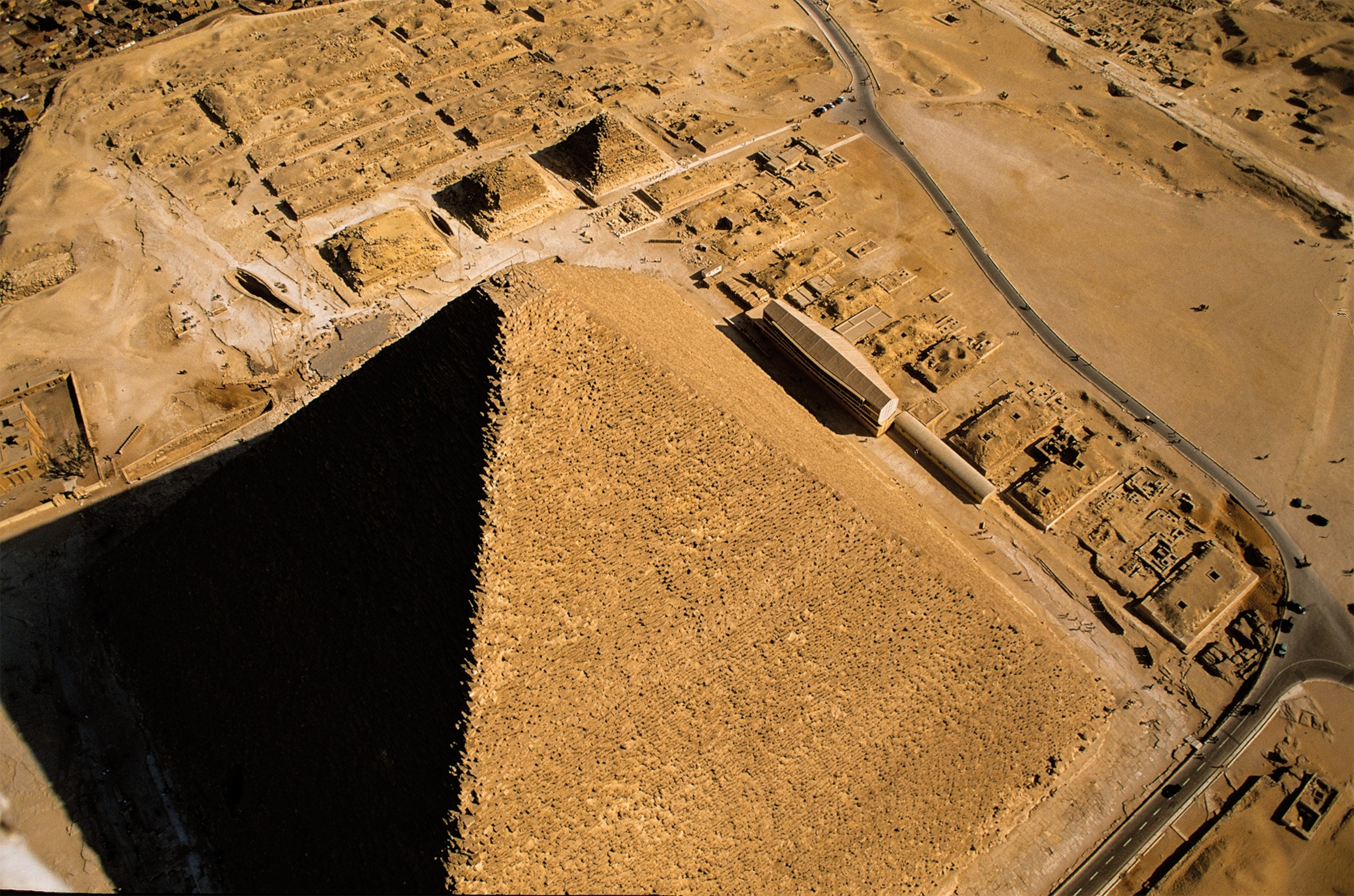 Khufu's Great Pyramid looms over three smaller pyramids. The tomb of Hetepheres (G7000X) was discovered near G1a, the small, partially collapsed pyramid.