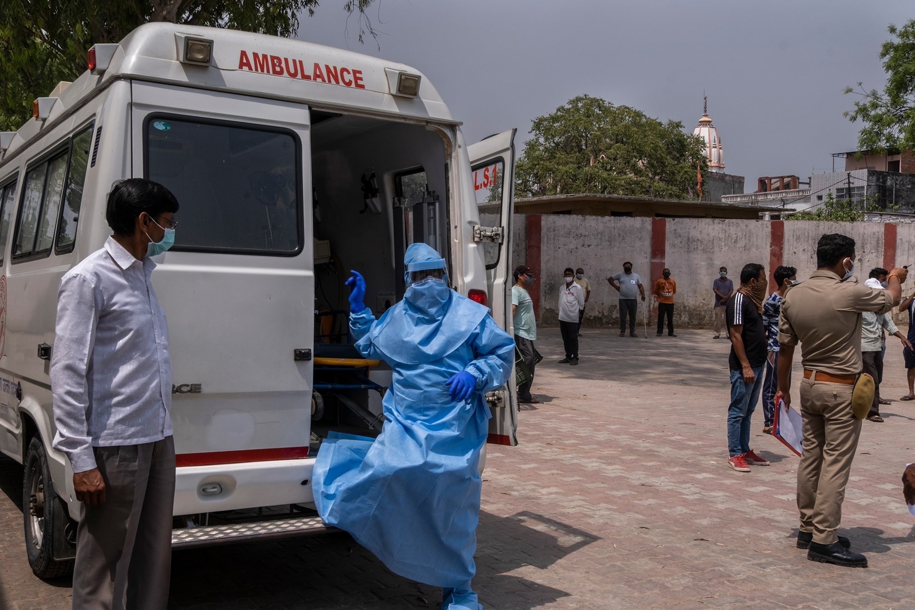 medical workers arriving at a community kitchen to test for COVID-19 in a virus hotspot