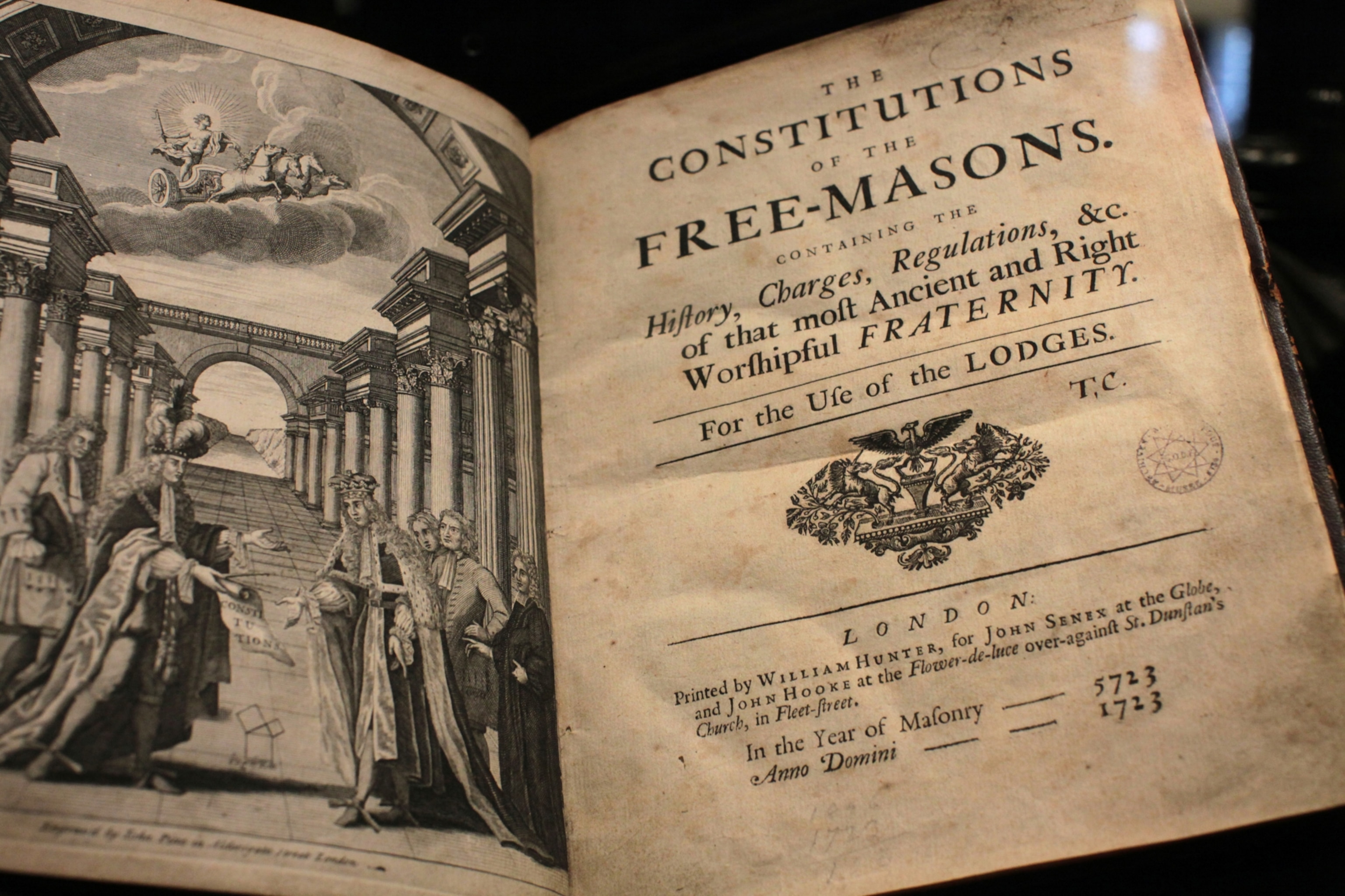 The title Page of the Freemason Constitution.