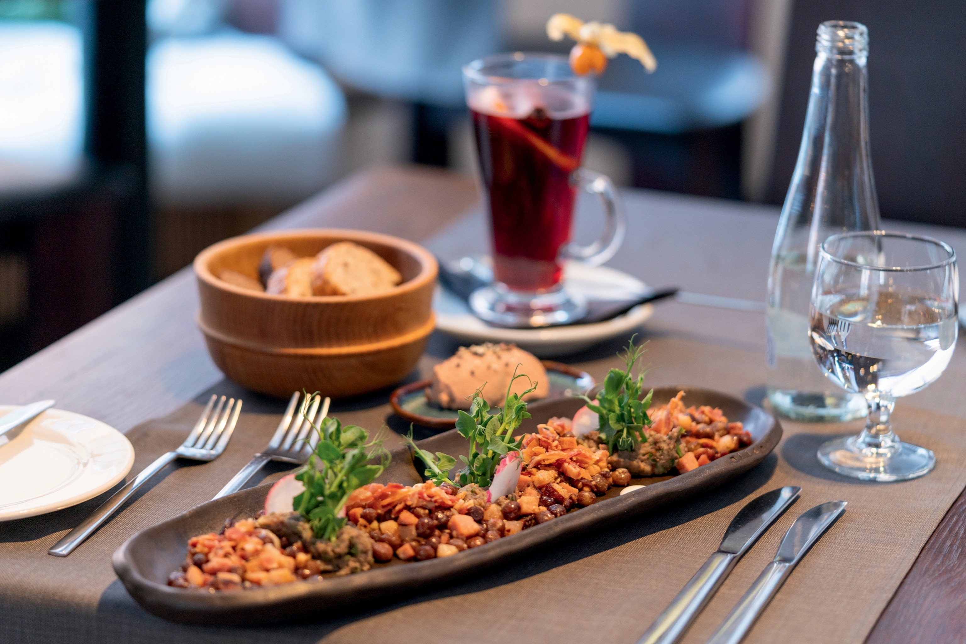 Latvian grey peas with smoked bacon and sour cream