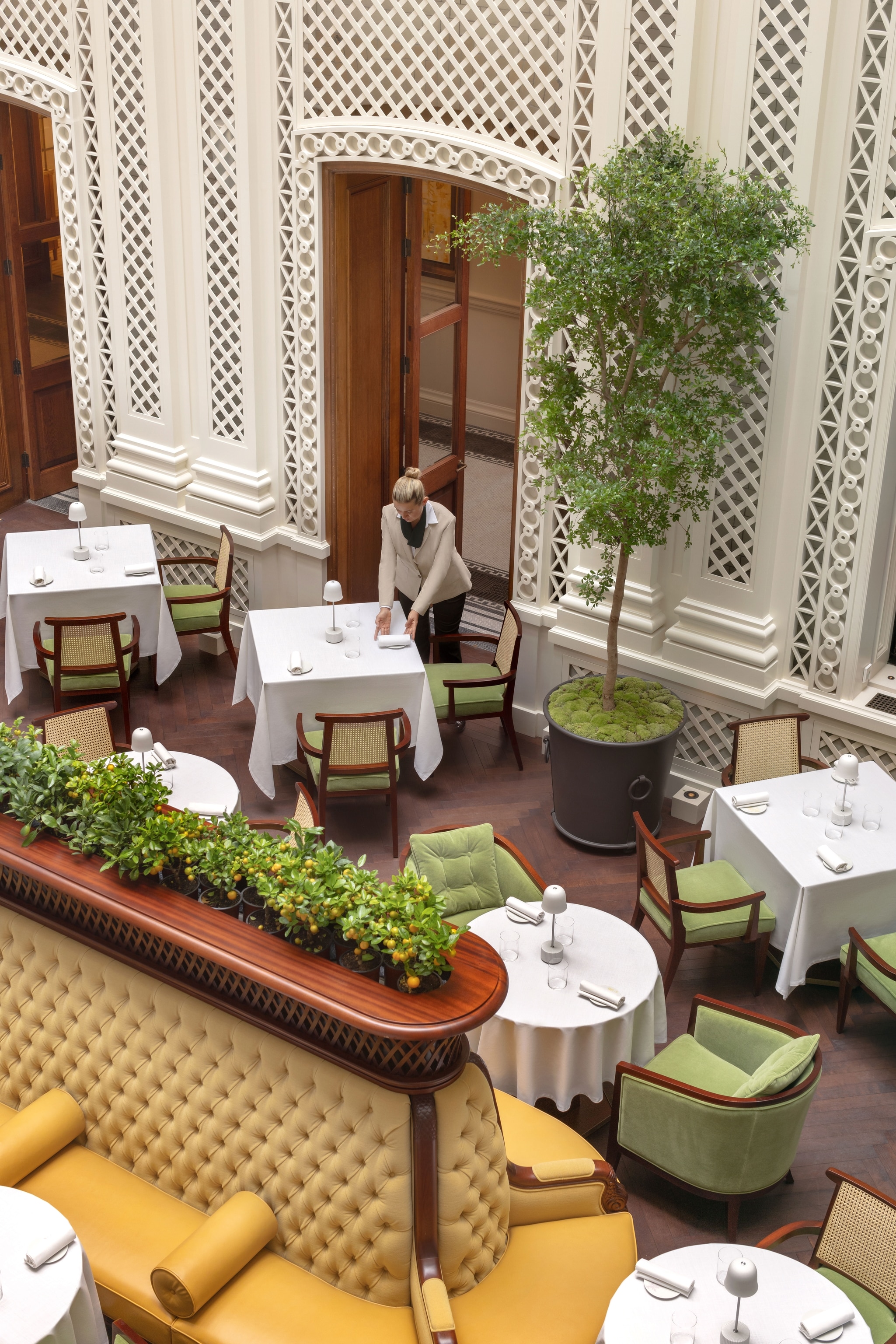 restuarant from overhead show