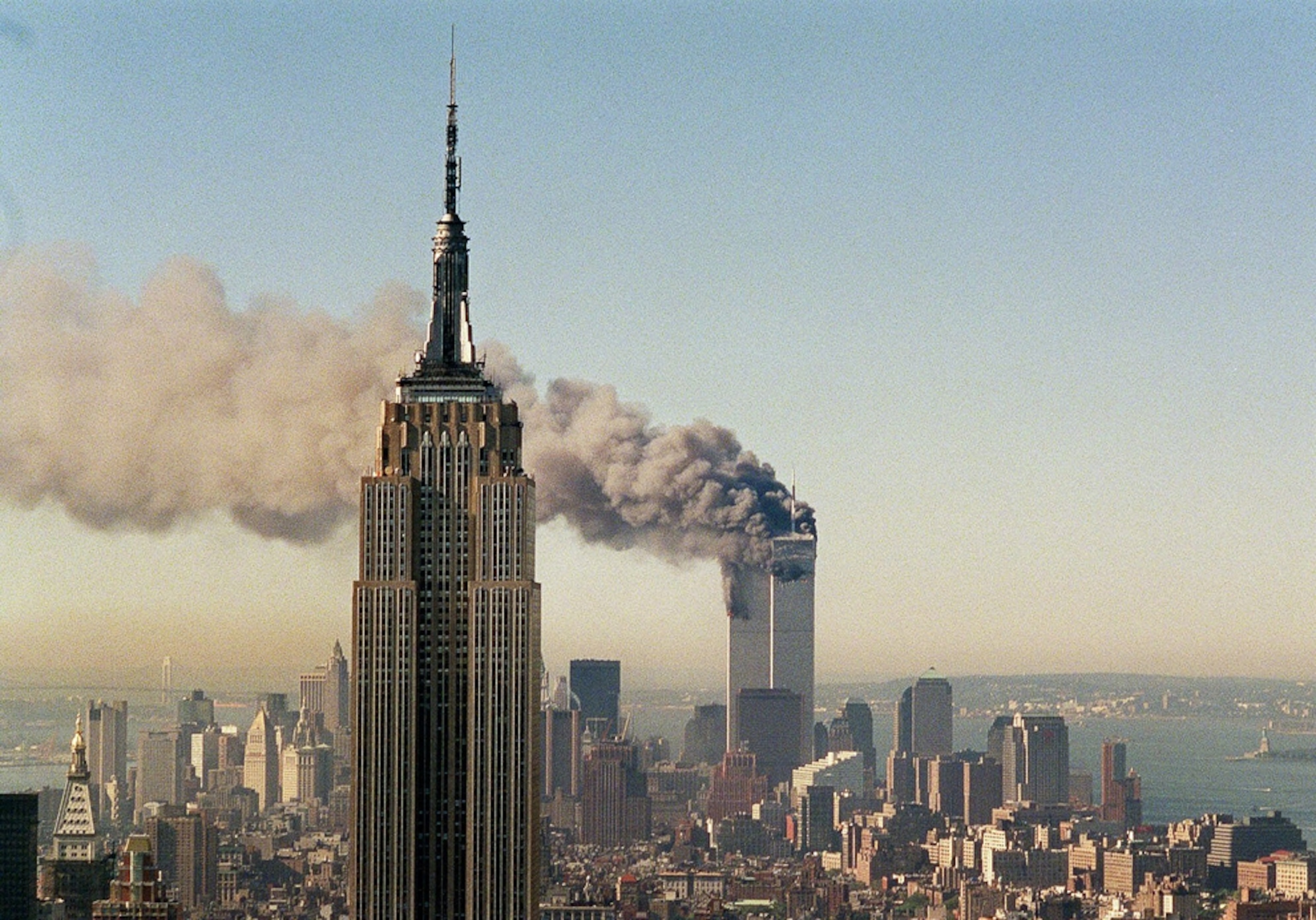 9/11 picture: the twin towers burning behind the Empire State Building