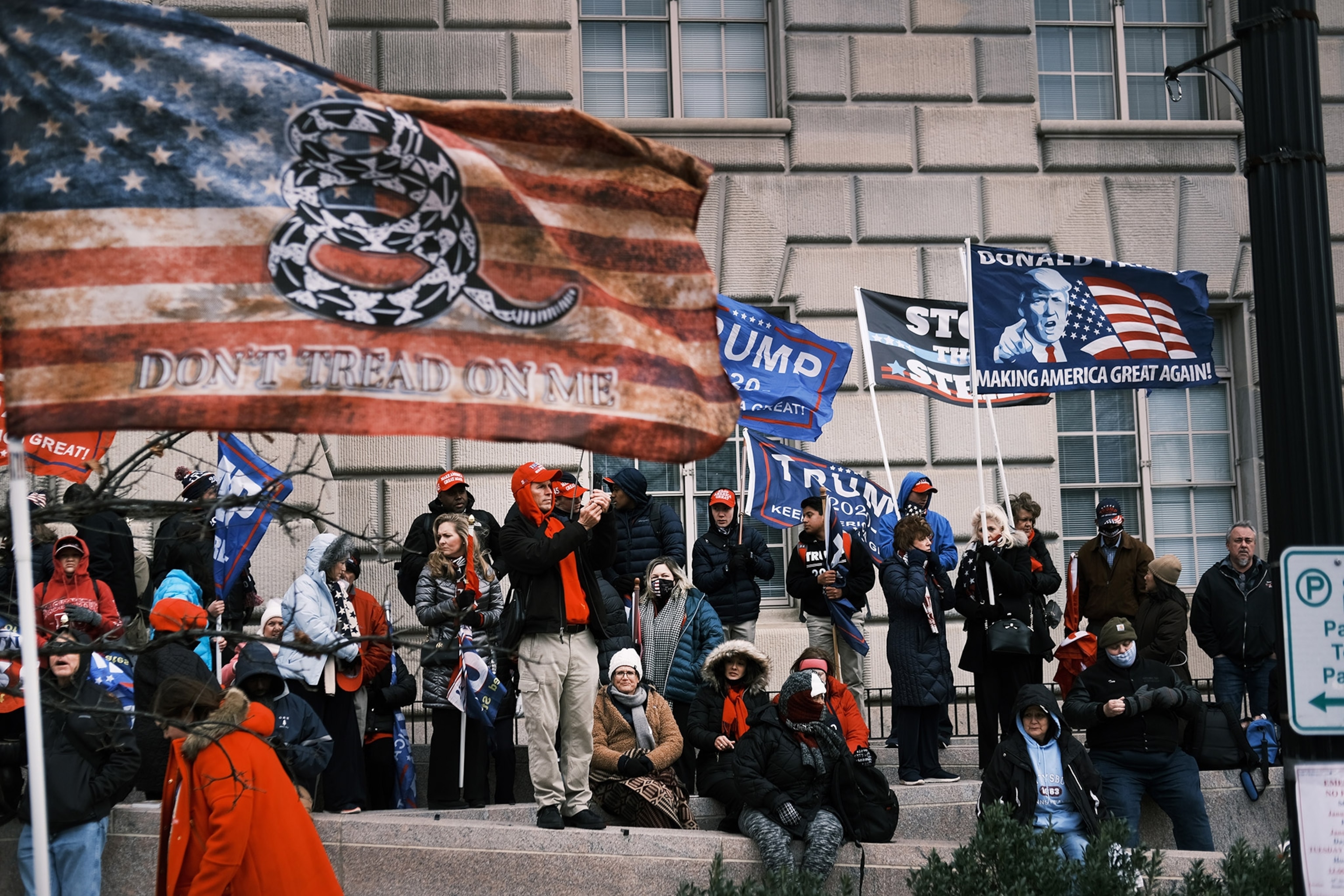 Crowds arriving for the "Stop the Steal" rally