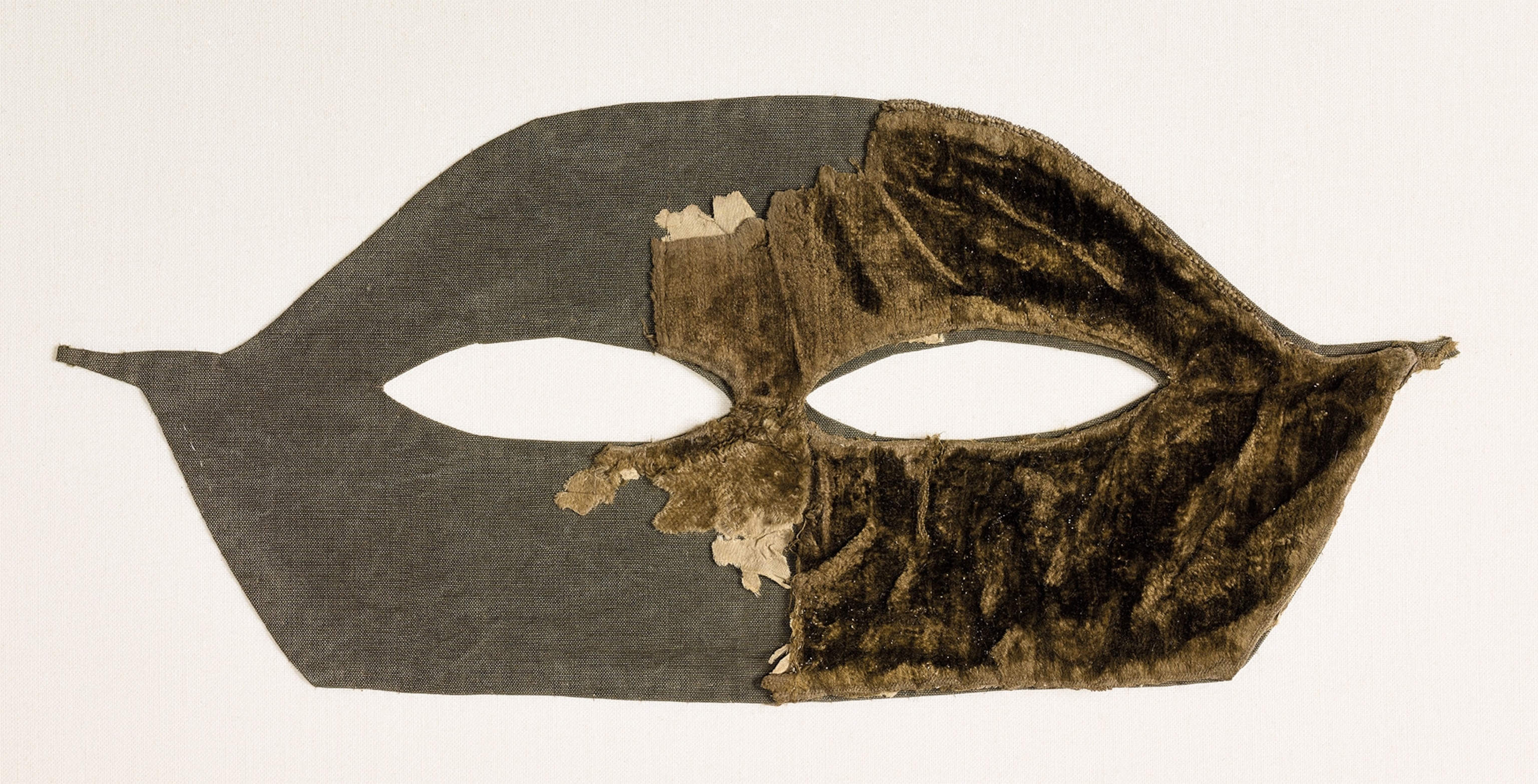 A French loup from the 17th century