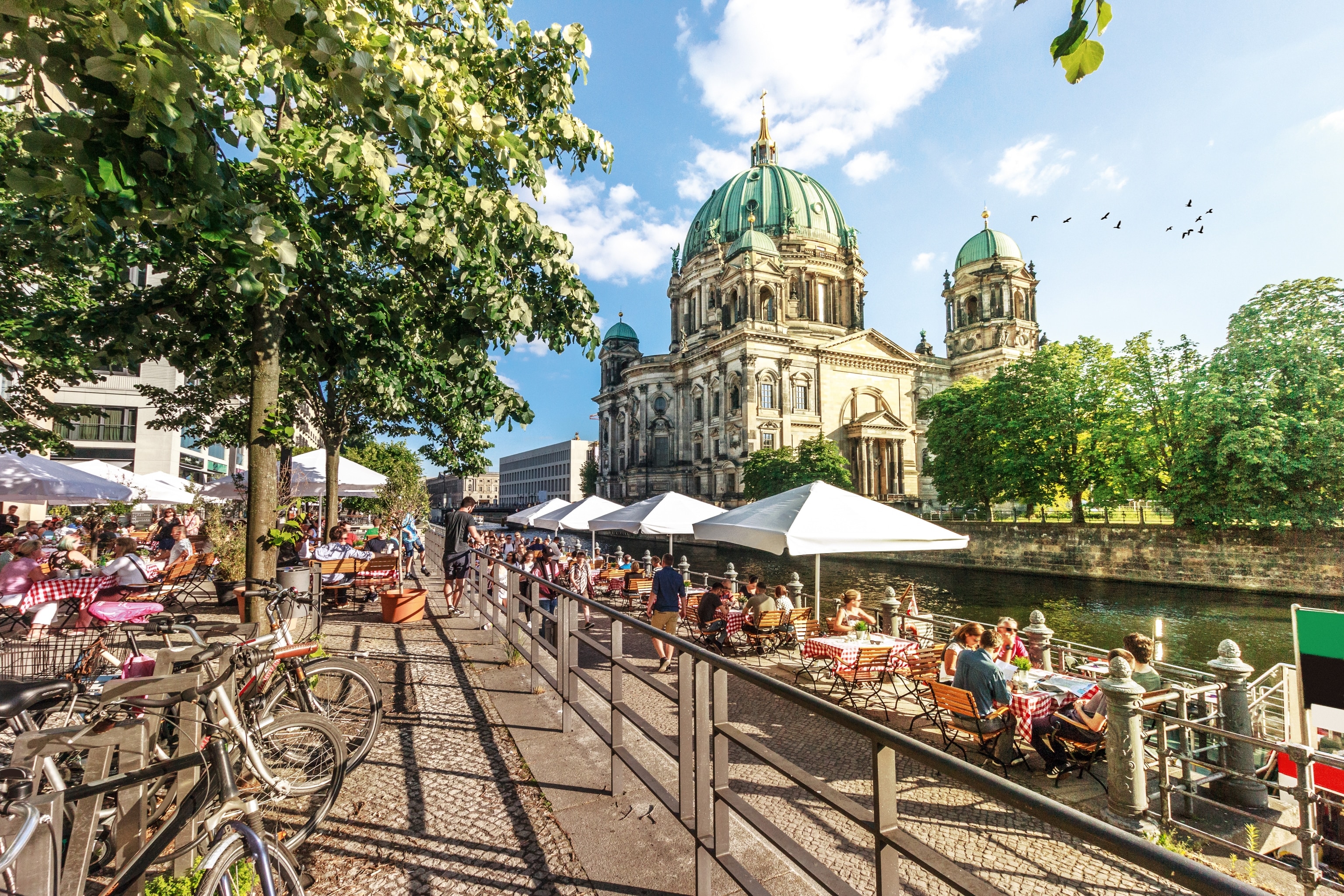 Riverside dining by Berlin Cathedral.