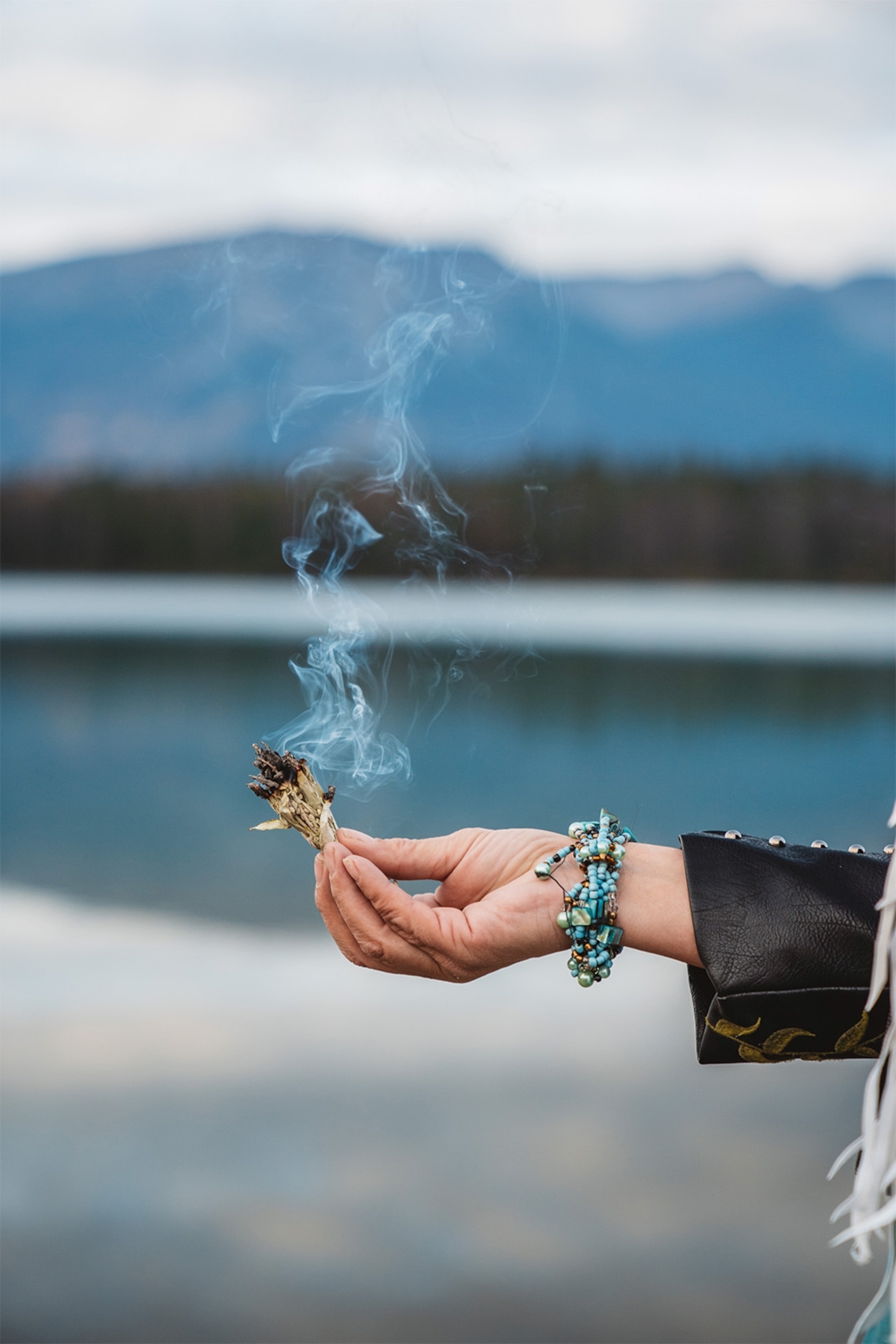 Burning sage, a plant that is important to the Métis.