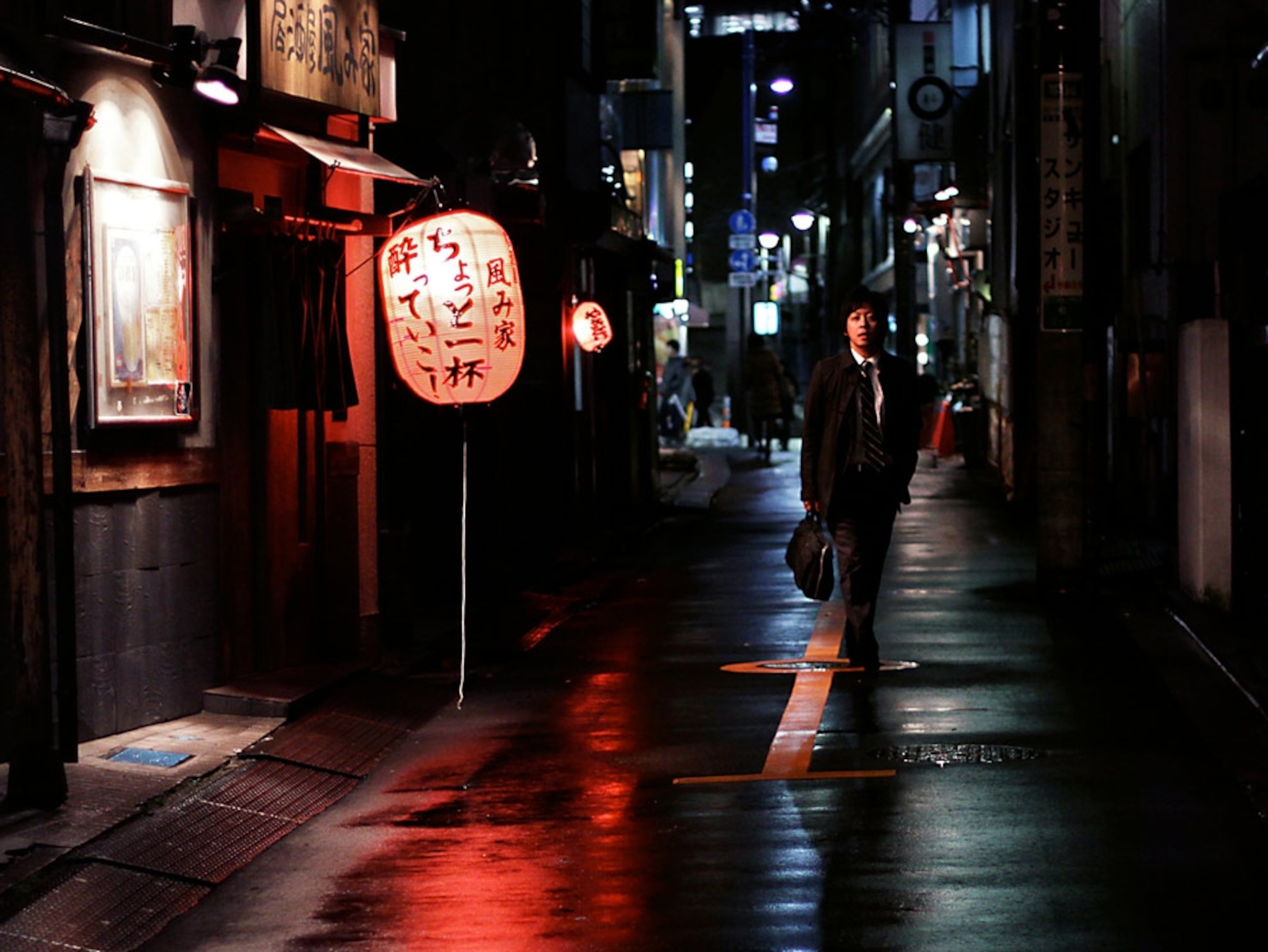 A man walking down a sidestreet