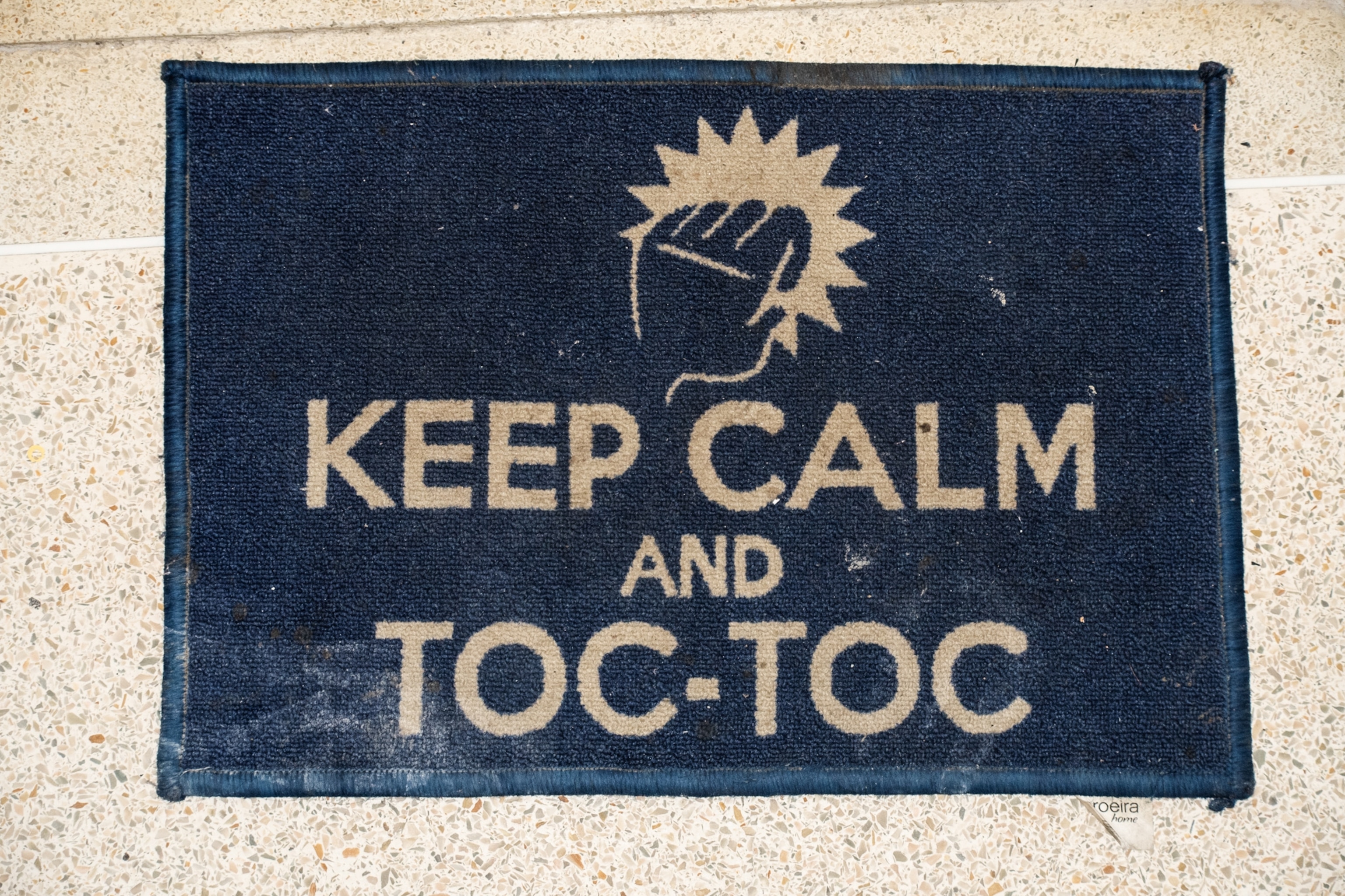 a floormat that reads "keep cal and toc-toc"