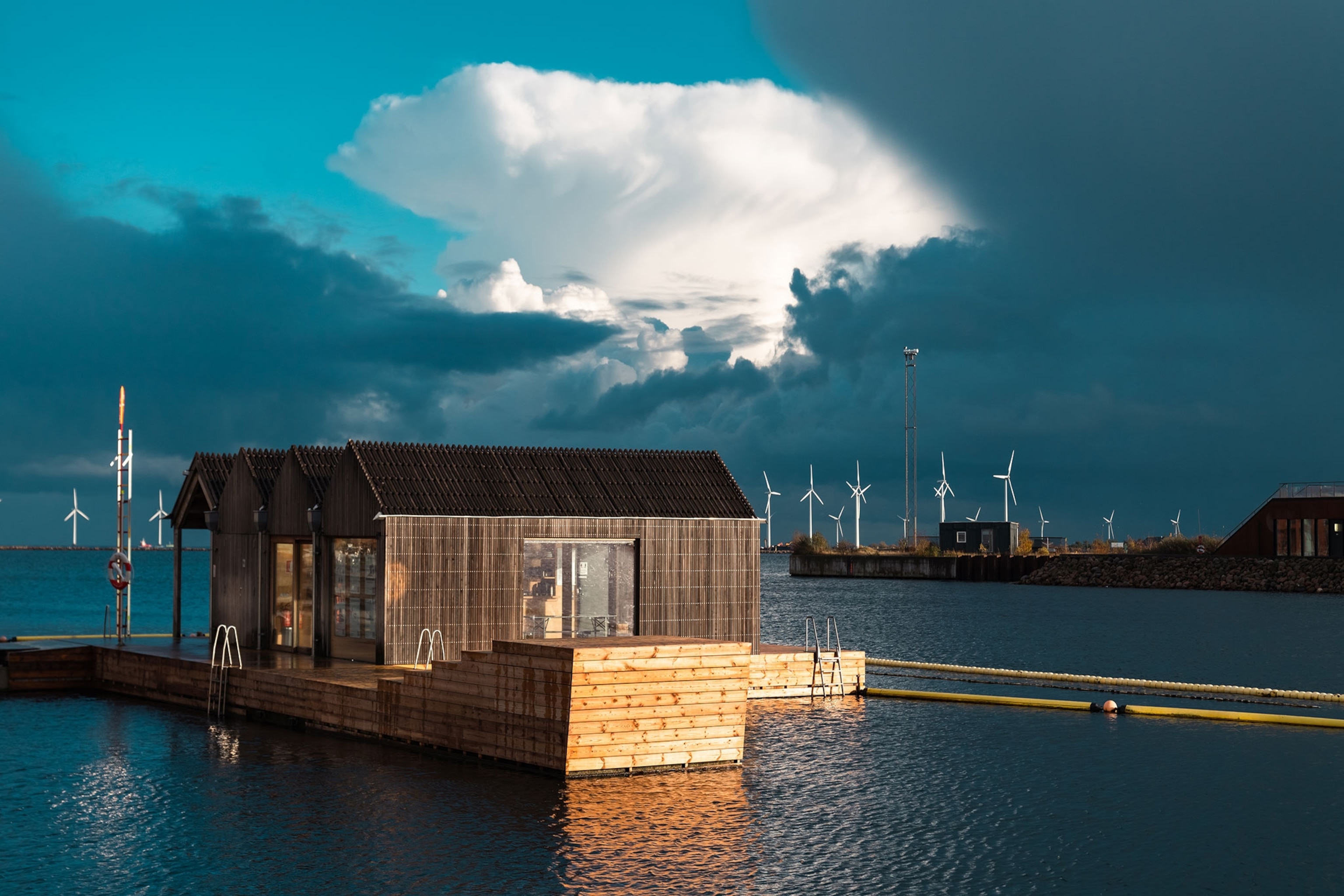 Huts on the edge of the harbour in Nordhavn's Sandkaj bathing zone.