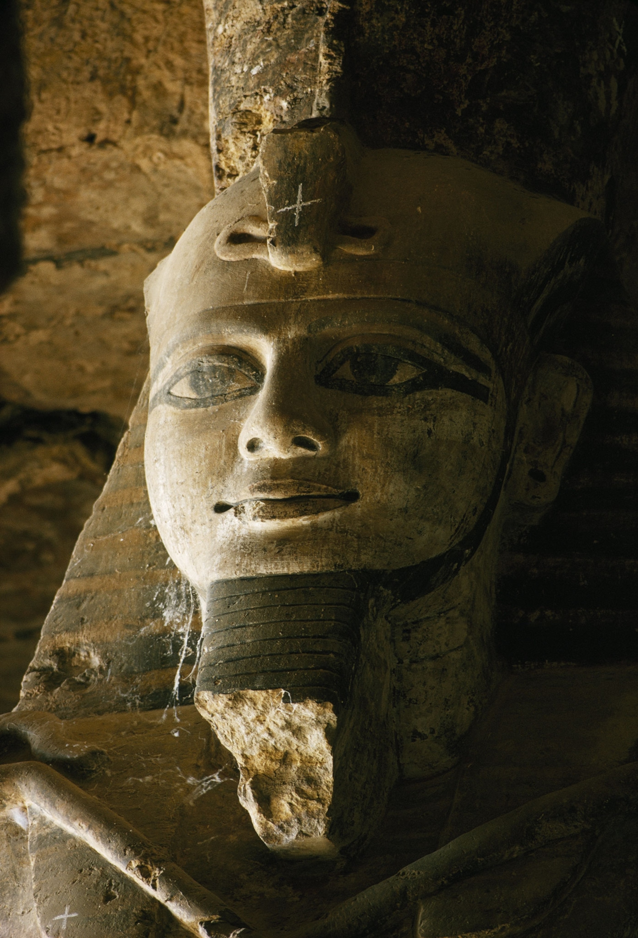 A statue of Ramses II
