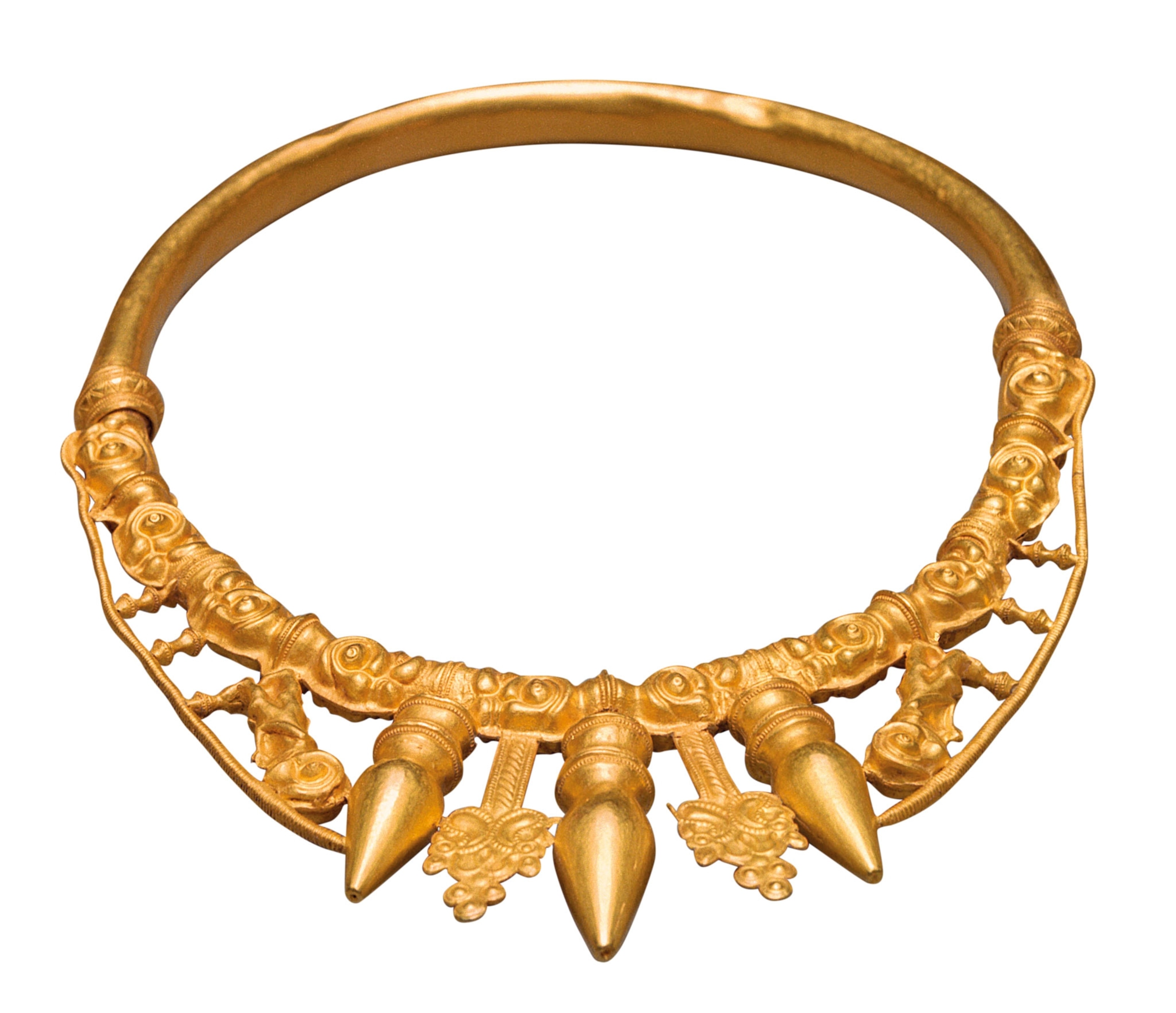 A golden neckring with spikes protruding from the front
